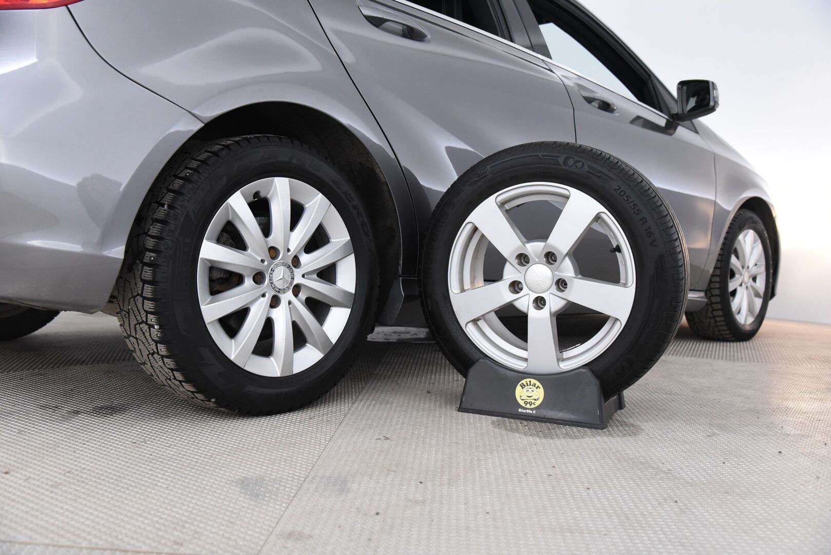 Mercedes-Benz A 2013 180 BE / Metalliväri / Puolinahkasisusta / Bluetooth / Lohkolämmitin