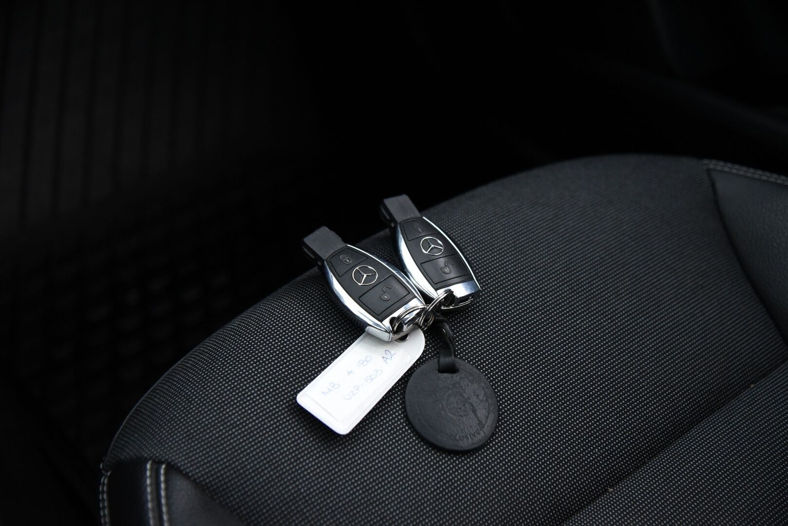 Mercedes-Benz A 2013 180 BE / Metalliväri / Puolinahkasisusta / Bluetooth / Lohkolämmitin