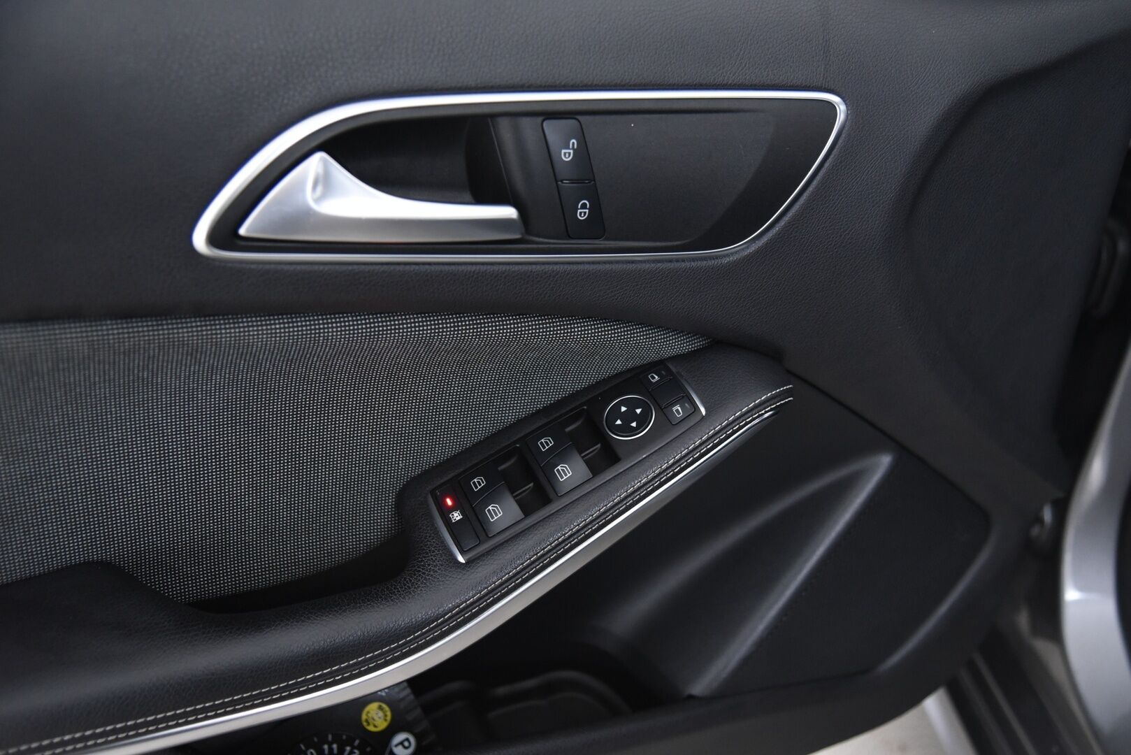 Mercedes-Benz A 2013 180 BE / Metalliväri / Puolinahkasisusta / Bluetooth / Lohkolämmitin