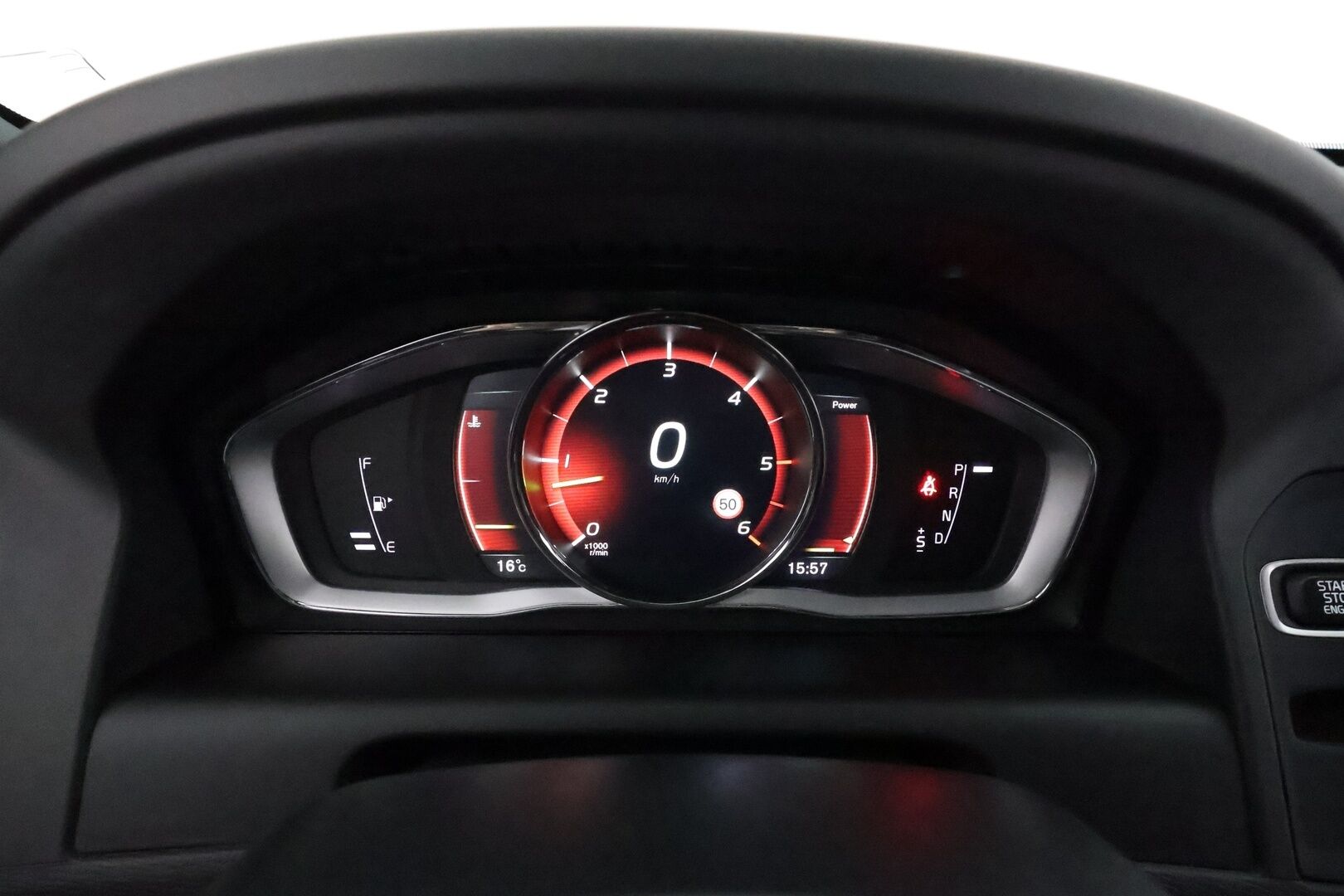 Volvo XC60 2017 D4 AWD Classic R-Design **Huippuvarusteet! / Panorama / ACC / Webasto / Koukku / P.kamera / Muistipenkki / DVD-soitin** - 2-om. Suomi-auto / High Performance Audio / Navi / BLIS / Keyless / VOC / Kahdet renkaat aluvanteilla