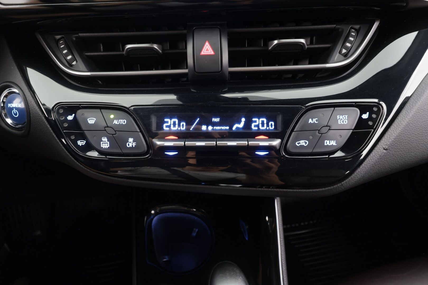 Toyota C-HR 2017 1,8 Hybrid Premium - | Koukku | JBL | ACC | LED | P.kamera | Navi | Kaistavahti | Katveavustin | Keyless | Kahdet renkaat | Merkkihuollot | Suomi-auto |