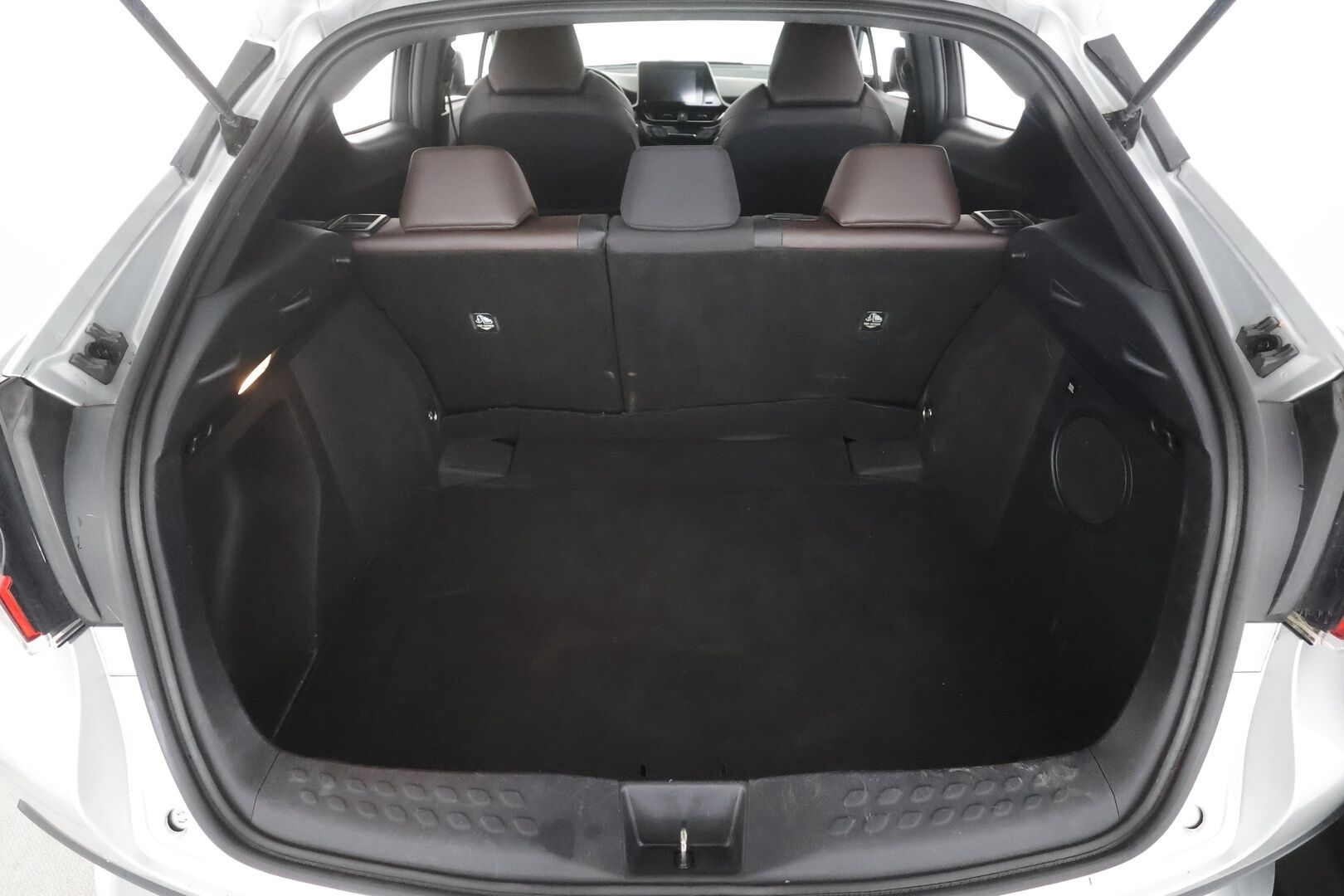 Toyota C-HR 2017 1,8 Hybrid Premium - | Koukku | JBL | ACC | LED | P.kamera | Navi | Kaistavahti | Katveavustin | Keyless | Kahdet renkaat | Merkkihuollot | Suomi-auto |