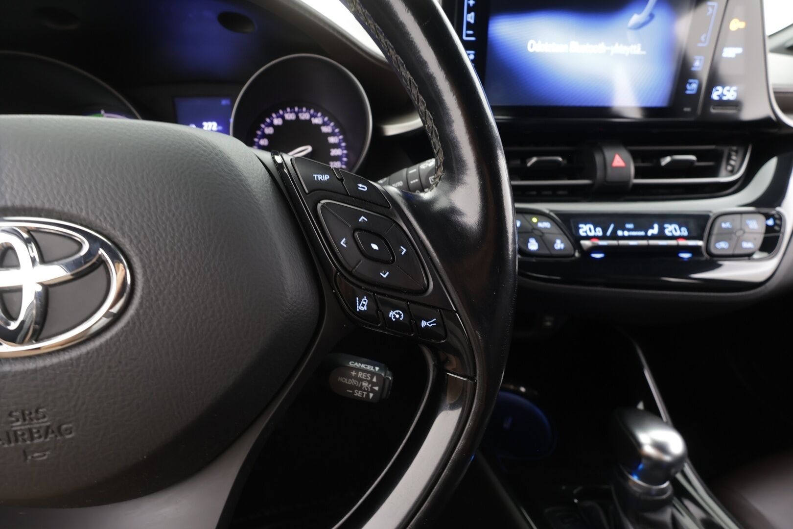 Toyota C-HR 2017 1,8 Hybrid Premium - | Koukku | JBL | ACC | LED | P.kamera | Navi | Kaistavahti | Katveavustin | Keyless | Kahdet renkaat | Merkkihuollot | Suomi-auto |