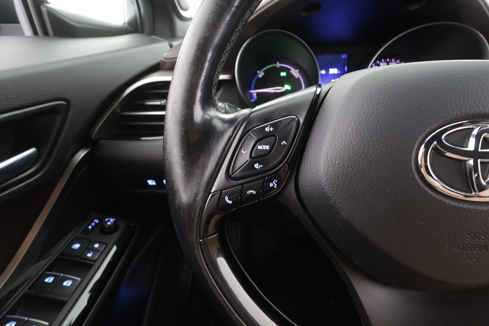Toyota C-HR 2017 1,8 Hybrid Premium - | Koukku | JBL | ACC | LED | P.kamera | Navi | Kaistavahti | Katveavustin | Keyless | Kahdet renkaat | Merkkihuollot | Suomi-auto |