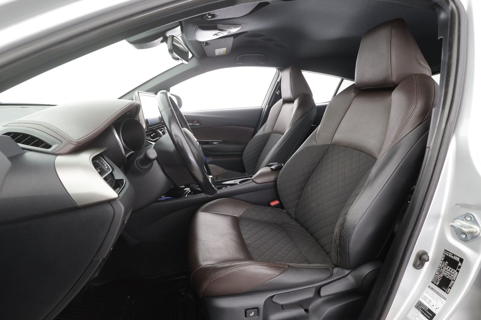 Toyota C-HR 2017 1,8 Hybrid Premium - | Koukku | JBL | ACC | LED | P.kamera | Navi | Kaistavahti | Katveavustin | Keyless | Kahdet renkaat | Merkkihuollot | Suomi-auto |