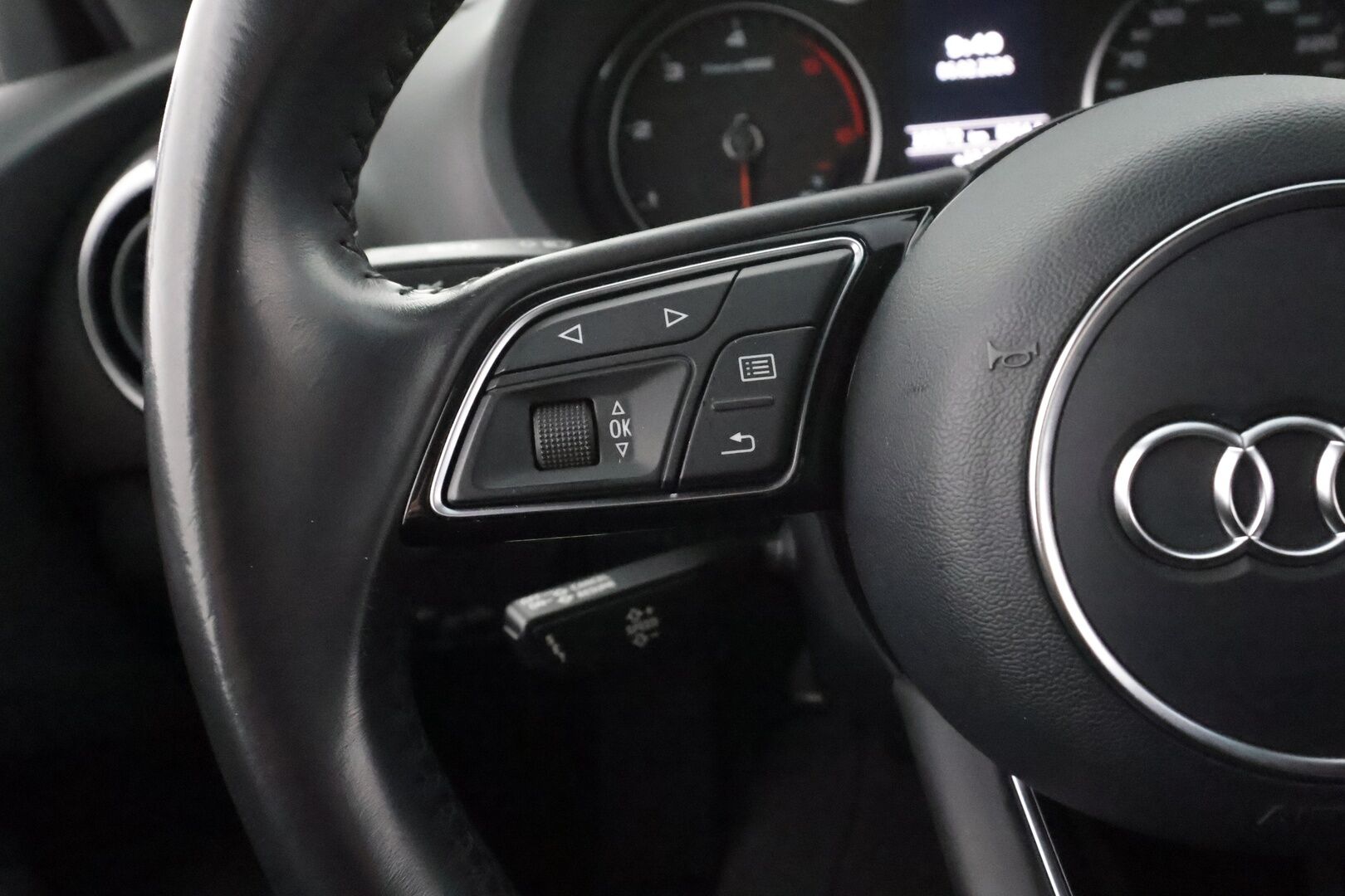 Audi A3 2017 Sedan Land of quattro Edition 2,0 TDI 135 kW quattro S tronic * Lohkolämmitin / Matrix-LED / P.tutka / Vakkari / Bluetooth * - Apple&Android / Sportpenkit / Suomi-auto / Kahdet renkaat aluvanteilla