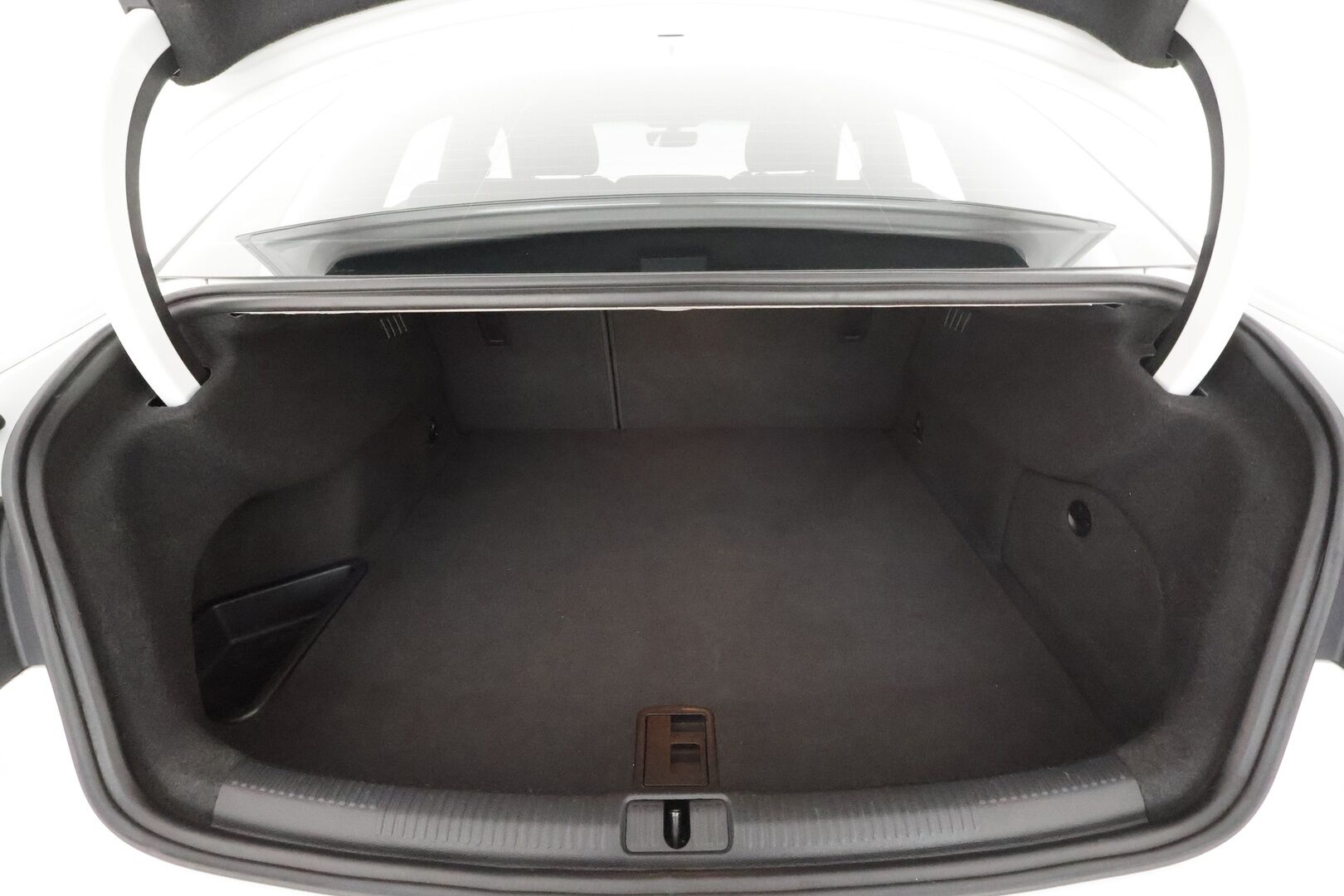 Audi A3 2017 Sedan Land of quattro Edition 2,0 TDI 135 kW quattro S tronic * Lohkolämmitin / Matrix-LED / P.tutka / Vakkari / Bluetooth * - Apple&Android / Sportpenkit / Suomi-auto / Kahdet renkaat aluvanteilla