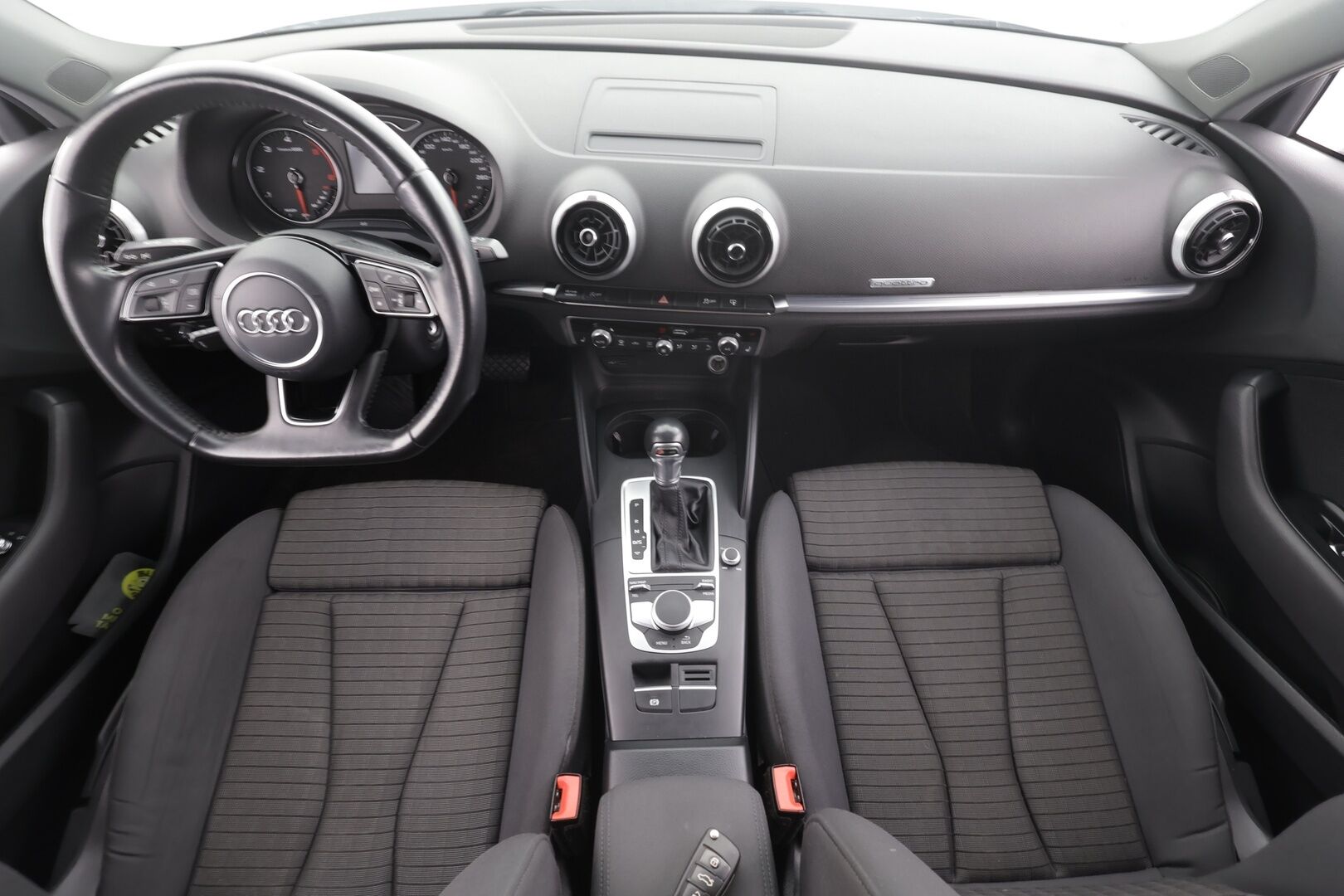 Audi A3 2017 Sedan Land of quattro Edition 2,0 TDI 135 kW quattro S tronic * Lohkolämmitin / Matrix-LED / P.tutka / Vakkari / Bluetooth * - Apple&Android / Sportpenkit / Suomi-auto / Kahdet renkaat aluvanteilla