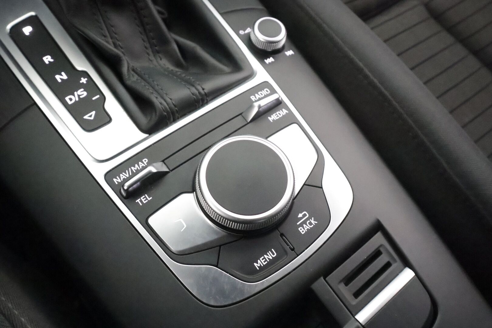 Audi A3 2017 Sedan Land of quattro Edition 2,0 TDI 135 kW quattro S tronic * Lohkolämmitin / Matrix-LED / P.tutka / Vakkari / Bluetooth * - Apple&Android / Sportpenkit / Suomi-auto / Kahdet renkaat aluvanteilla