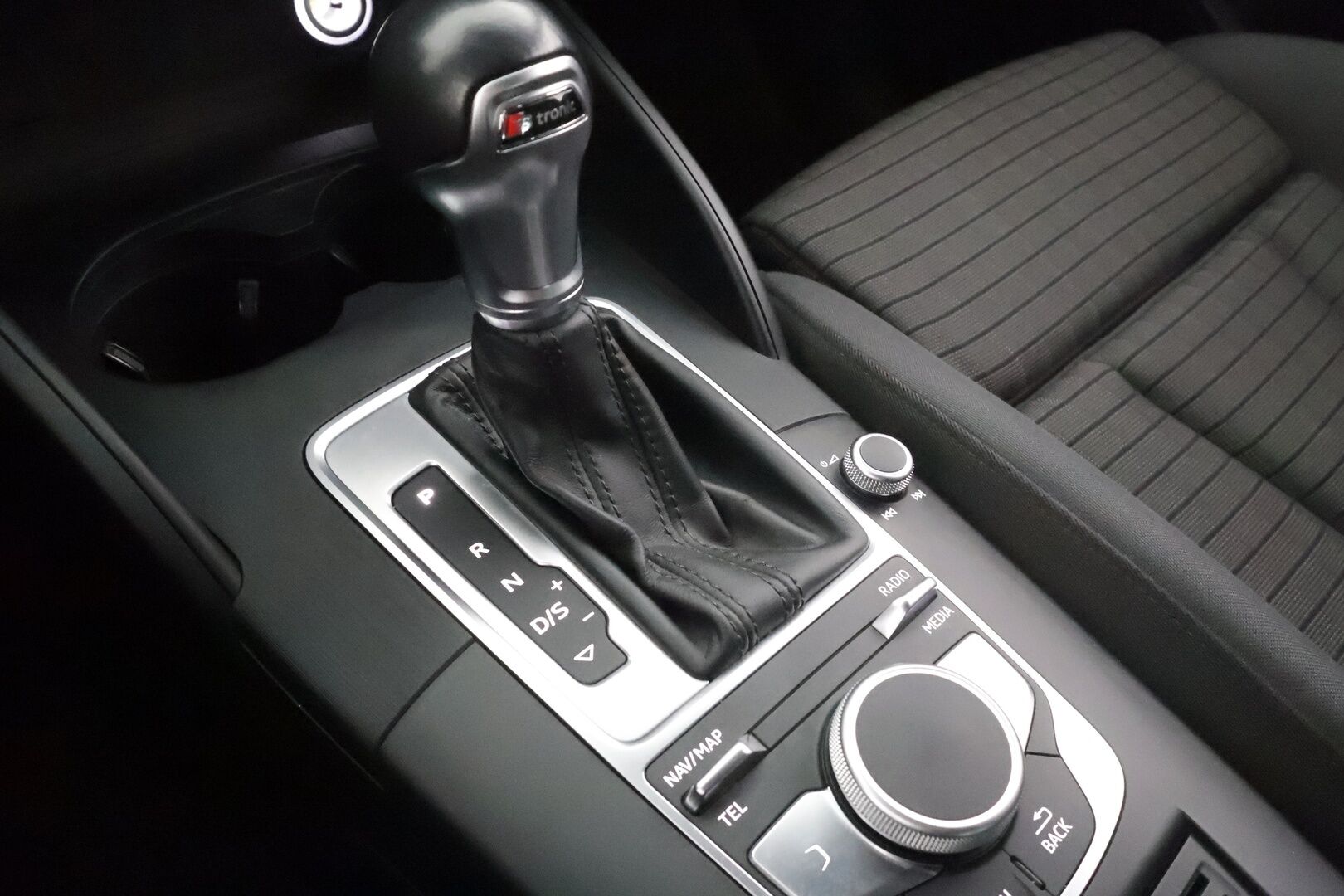 Audi A3 2017 Sedan Land of quattro Edition 2,0 TDI 135 kW quattro S tronic * Lohkolämmitin / Matrix-LED / P.tutka / Vakkari / Bluetooth * - Apple&Android / Sportpenkit / Suomi-auto / Kahdet renkaat aluvanteilla