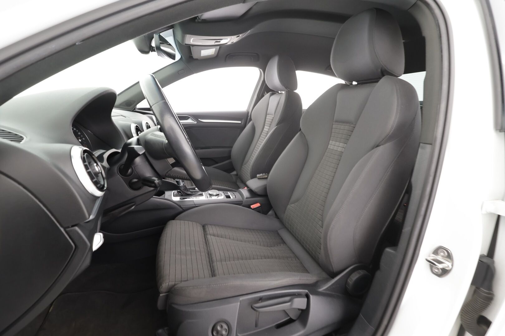 Audi A3 2017 Sedan Land of quattro Edition 2,0 TDI 135 kW quattro S tronic * Lohkolämmitin / Matrix-LED / P.tutka / Vakkari / Bluetooth * - Apple&Android / Sportpenkit / Suomi-auto / Kahdet renkaat aluvanteilla