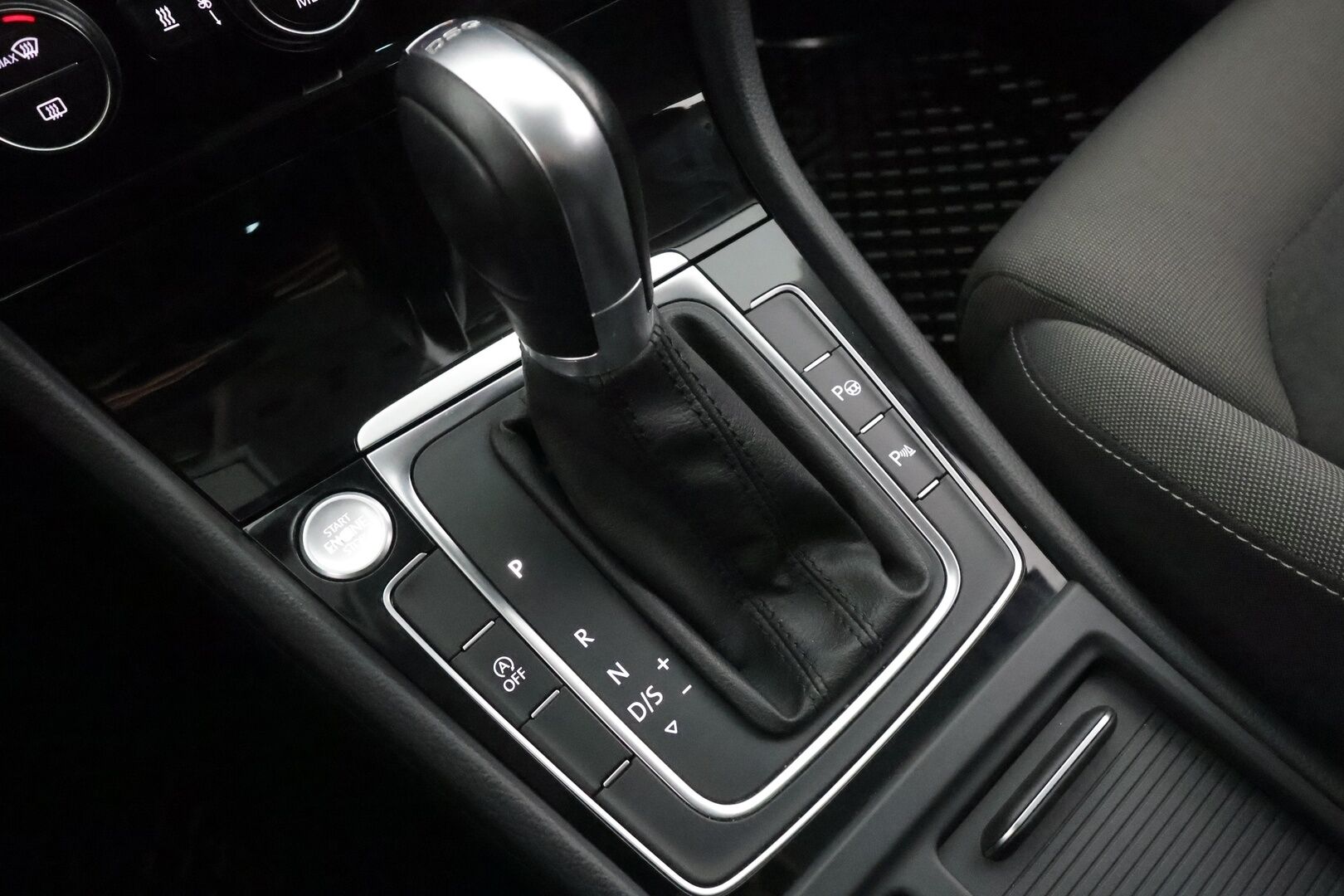 Volkswagen Golf 2018 Variant Highline 1,4 TSI 110 kW (150 hv) DSG-automaatti * Webasto / ACC / Hieronta / Vetokoukku / Panoraama / Peruutuskamera - Suomiauto / Facelift / Supervarusteet!