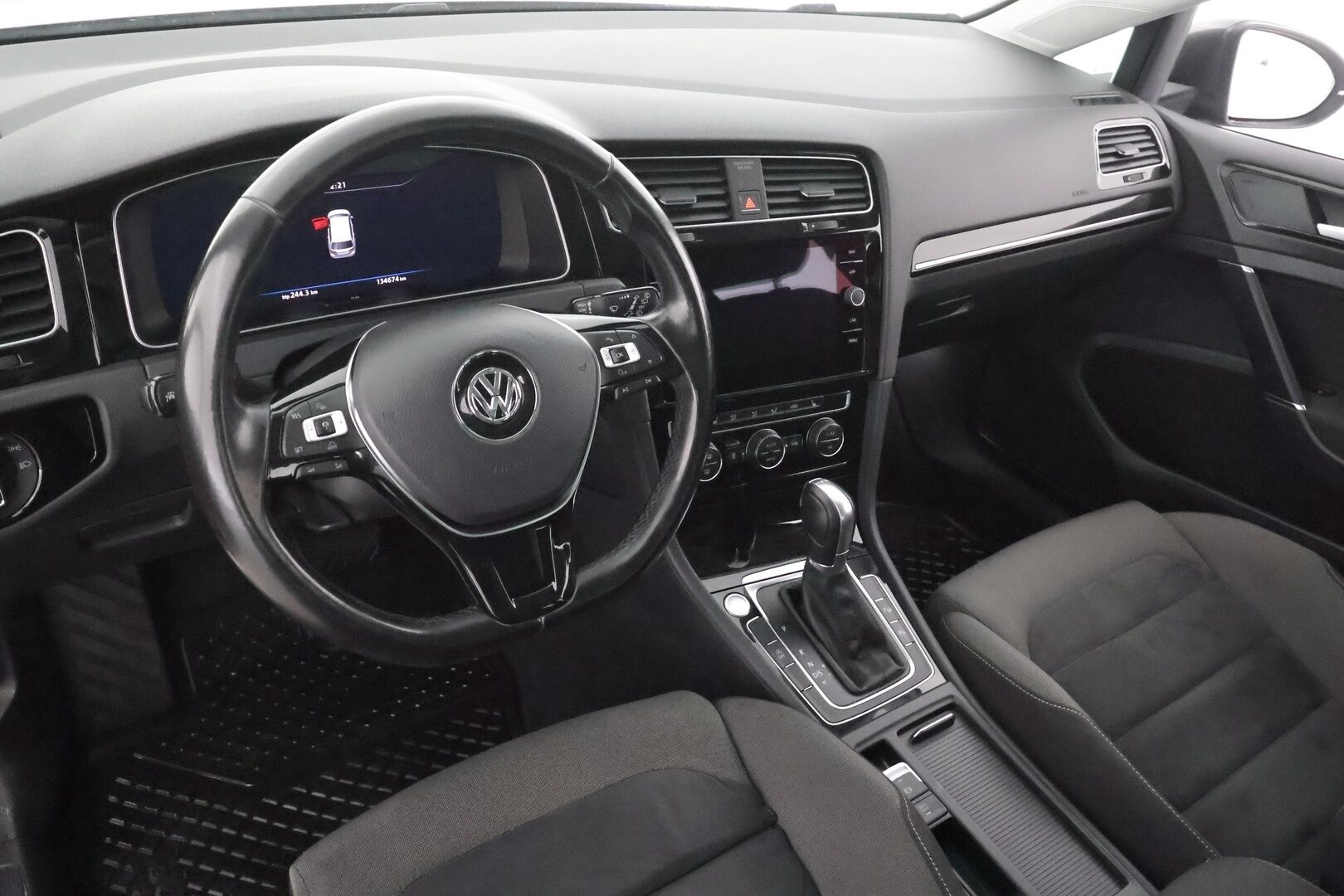 Volkswagen Golf 2018 Variant Highline 1,4 TSI 110 kW (150 hv) DSG-automaatti * Webasto / ACC / Hieronta / Vetokoukku / Panoraama / Peruutuskamera - Suomiauto / Facelift / Supervarusteet!