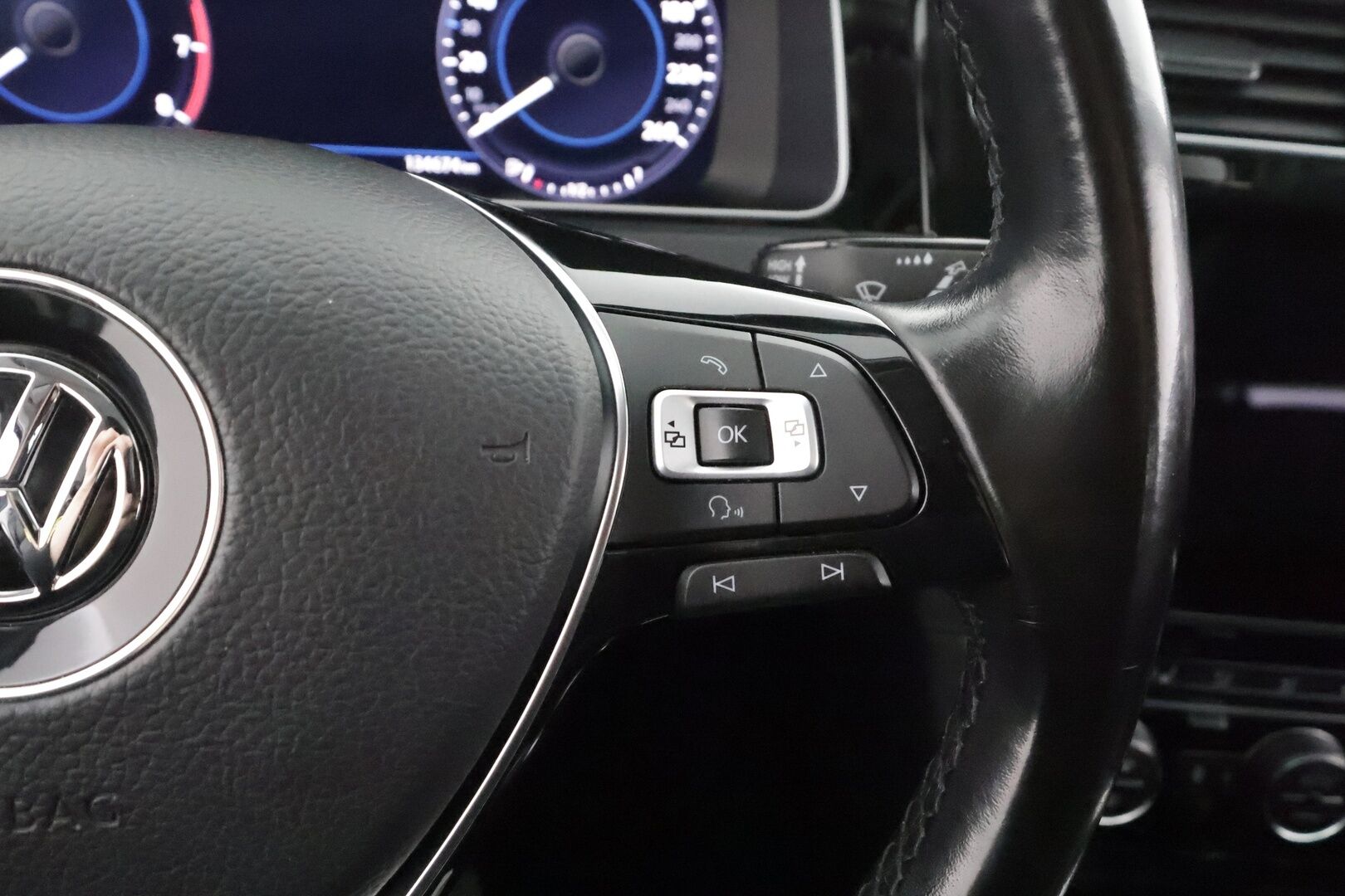 Volkswagen Golf 2018 Variant Highline 1,4 TSI 110 kW (150 hv) DSG-automaatti * Webasto / ACC / Hieronta / Vetokoukku / Panoraama / Peruutuskamera - Suomiauto / Facelift / Supervarusteet!