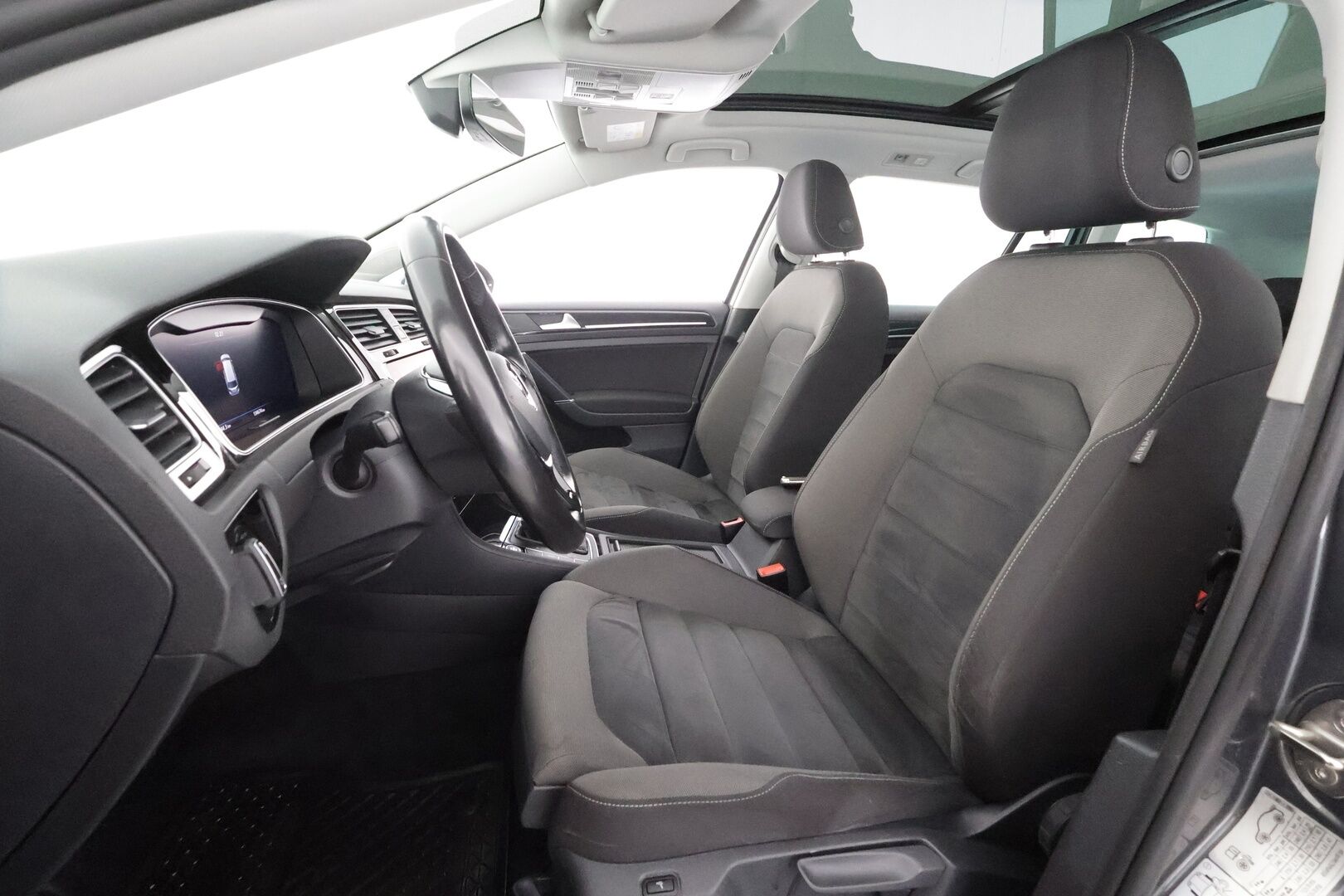 Volkswagen Golf 2018 Variant Highline 1,4 TSI 110 kW (150 hv) DSG-automaatti * Webasto / ACC / Hieronta / Vetokoukku / Panoraama / Peruutuskamera - Suomiauto / Facelift / Supervarusteet!