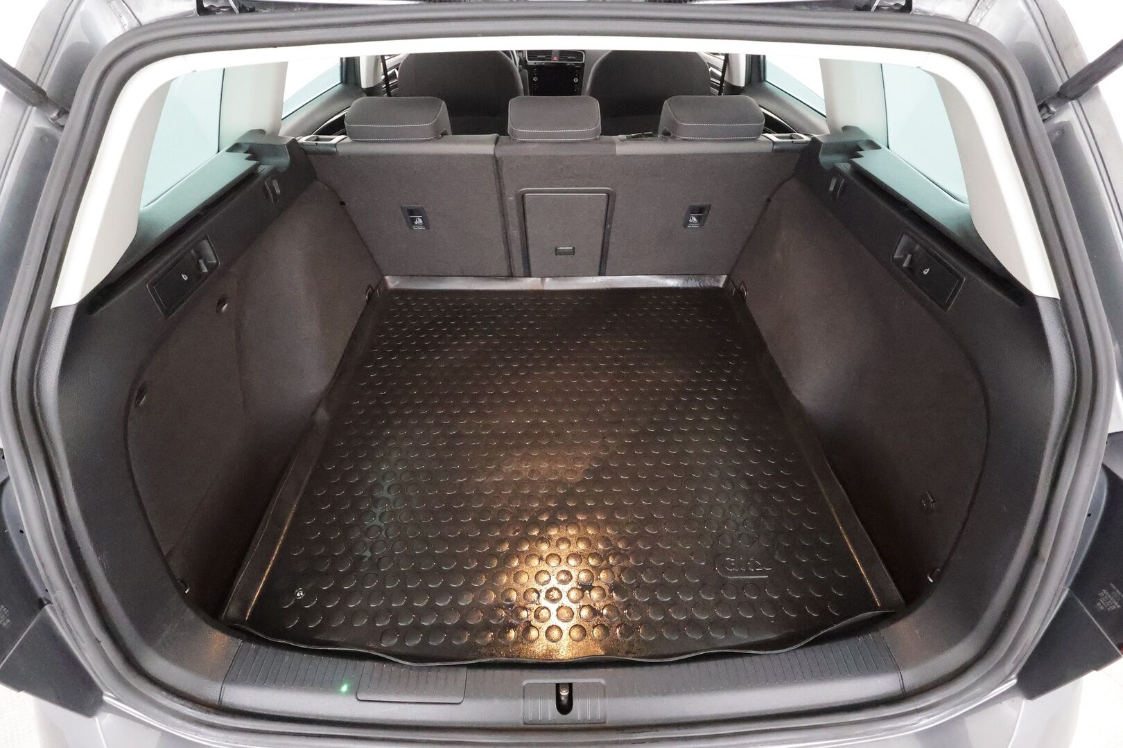 Volkswagen Golf 2018 Variant Highline 1,4 TSI 110 kW (150 hv) DSG-automaatti * Webasto / ACC / Hieronta / Vetokoukku / Panoraama / Peruutuskamera - Suomiauto / Facelift / Supervarusteet!