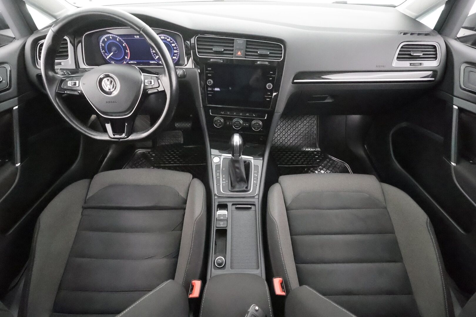 Volkswagen Golf 2018 Variant Highline 1,4 TSI 110 kW (150 hv) DSG-automaatti * Webasto / ACC / Hieronta / Vetokoukku / Panoraama / Peruutuskamera - Suomiauto / Facelift / Supervarusteet!