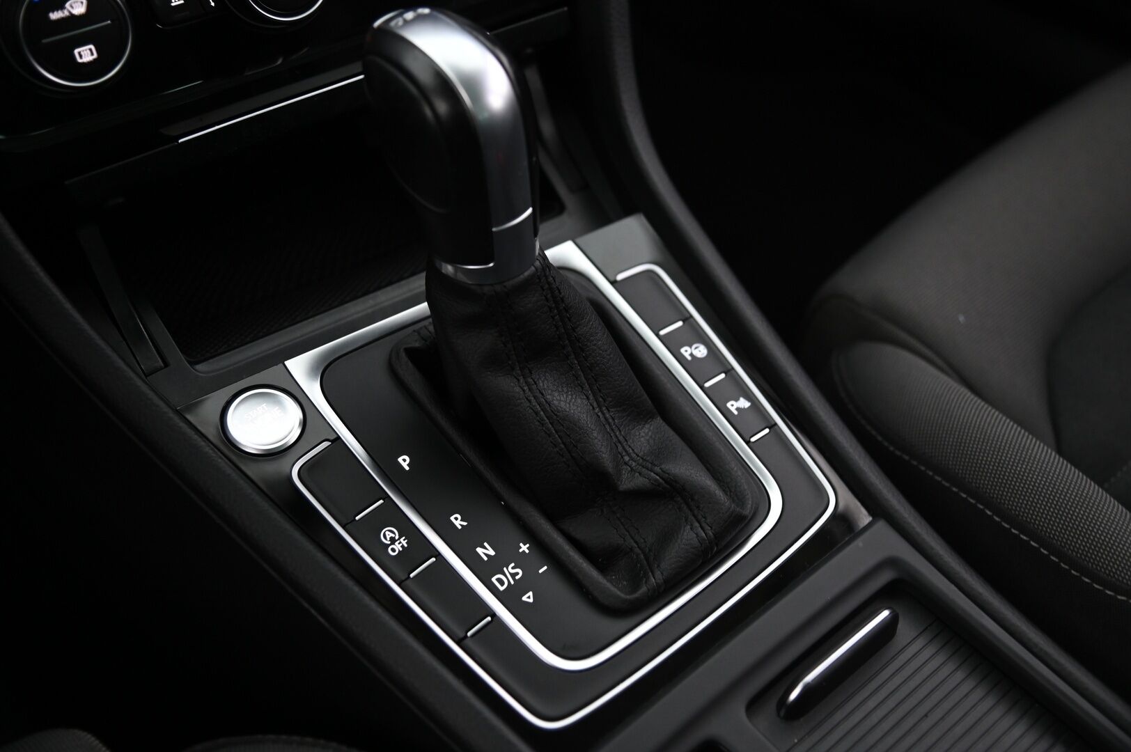 Volkswagen Golf 2017 Variant Highline 1,4 TSI 110 kW (150 hv) DSG-automaatti * Digimittaristo / Acc / Hieronta / Koukku / Webasto * - Suomi-auto / Keyless / Nahka-alcantara / P-kamera / Panorama - Osta nyt, maksa vasta ensi vuonna