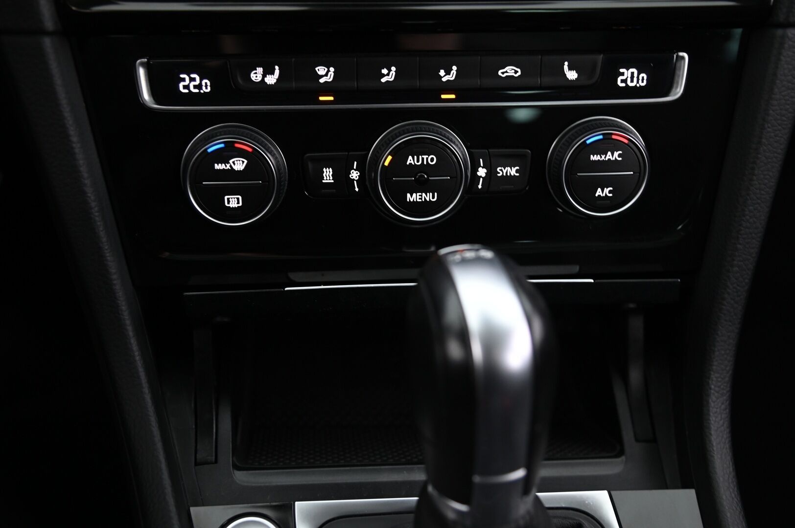 Volkswagen Golf 2017 Variant Highline 1,4 TSI 110 kW (150 hv) DSG-automaatti * Digimittaristo / Acc / Hieronta / Koukku / Webasto * - Suomi-auto / Keyless / Nahka-alcantara / P-kamera / Panorama - Osta nyt, maksa vasta ensi vuonna