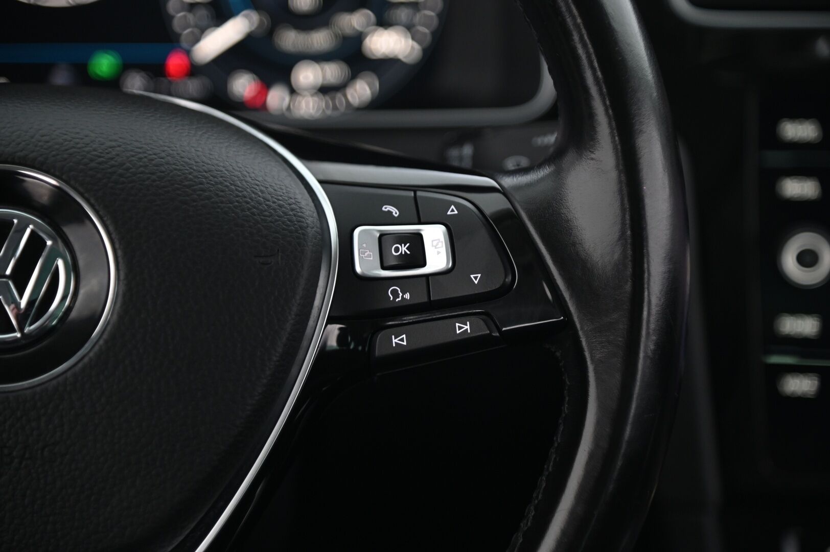 Volkswagen Golf 2017 Variant Highline 1,4 TSI 110 kW (150 hv) DSG-automaatti * Digimittaristo / Acc / Hieronta / Koukku / Webasto * - Suomi-auto / Keyless / Nahka-alcantara / P-kamera / Panorama - Osta nyt, maksa vasta ensi vuonna