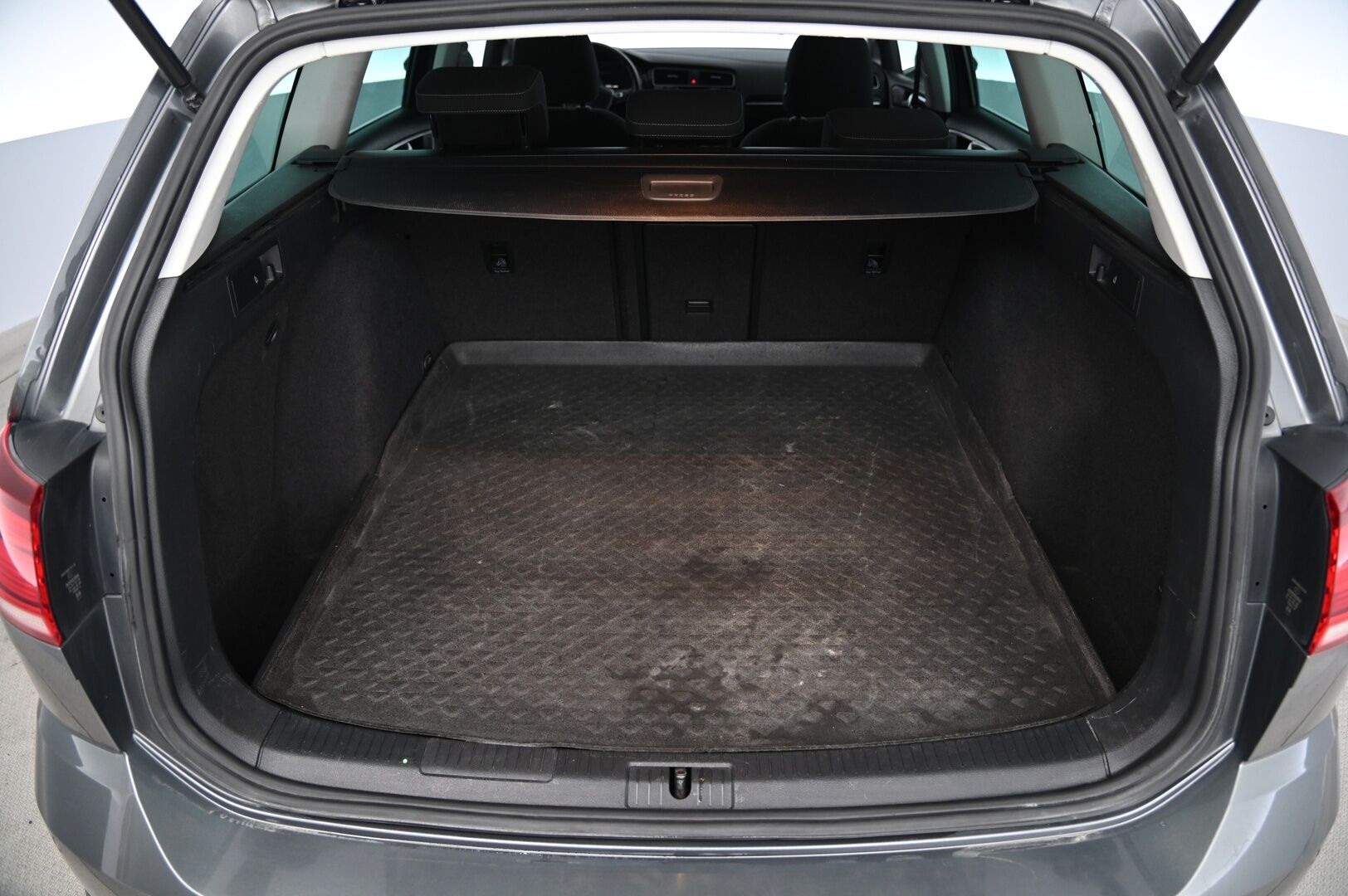 Volkswagen Golf 2017 Variant Highline 1,4 TSI 110 kW (150 hv) DSG-automaatti * Digimittaristo / Acc / Hieronta / Koukku / Webasto * - Suomi-auto / Keyless / Nahka-alcantara / P-kamera / Panorama - Osta nyt, maksa vasta ensi vuonna