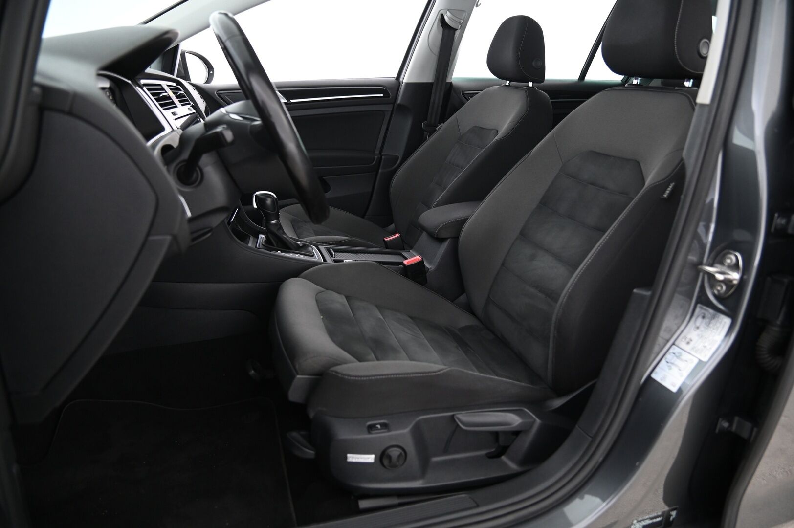 Volkswagen Golf 2017 Variant Highline 1,4 TSI 110 kW (150 hv) DSG-automaatti * Digimittaristo / Acc / Hieronta / Koukku / Webasto * - Suomi-auto / Keyless / Nahka-alcantara / P-kamera / Panorama - Osta nyt, maksa vasta ensi vuonna