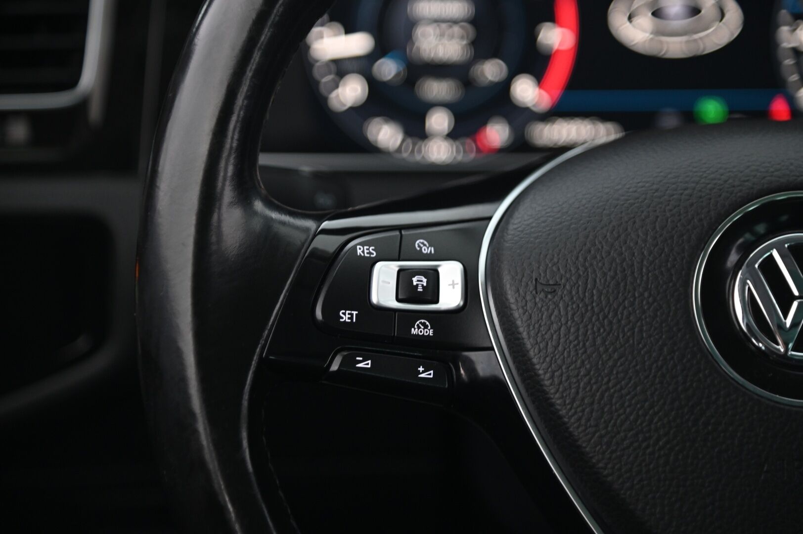 Volkswagen Golf 2017 Variant Highline 1,4 TSI 110 kW (150 hv) DSG-automaatti * Digimittaristo / Acc / Hieronta / Koukku / Webasto * - Suomi-auto / Keyless / Nahka-alcantara / P-kamera / Panorama - Osta nyt, maksa vasta ensi vuonna