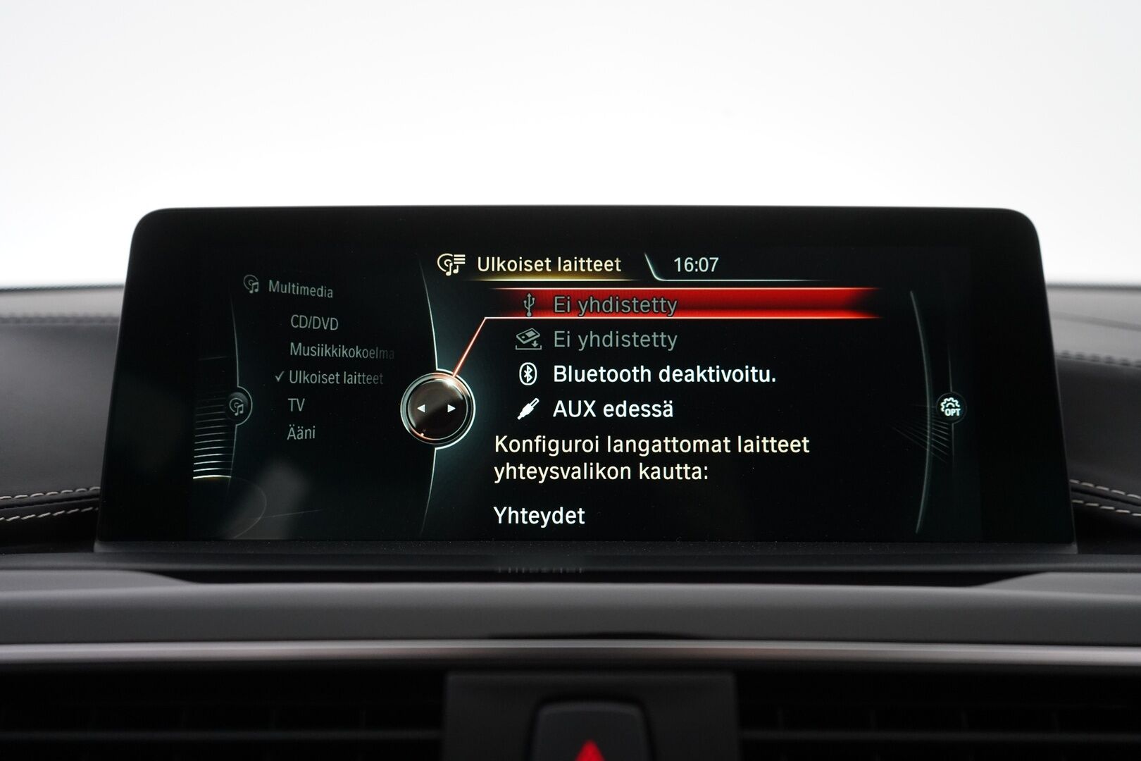 BMW 330 2016 F30 Sedan 330e A Business Luxury *ACC / H&K / 360° / HUD / Prof.Navi / Lasikattoluukku* - Kahdet renkaat vanteilla / Juuri katsastettu