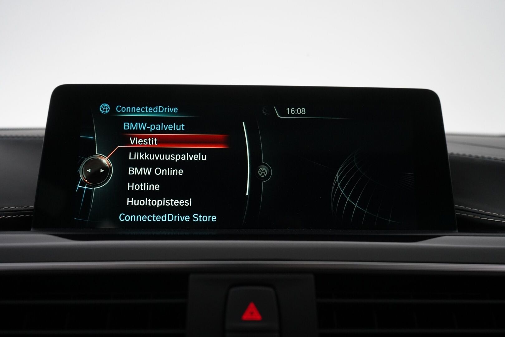 BMW 330 2016 F30 Sedan 330e A Business Luxury *ACC / H&K / 360° / HUD / Prof.Navi / Lasikattoluukku* - Kahdet renkaat vanteilla / Juuri katsastettu