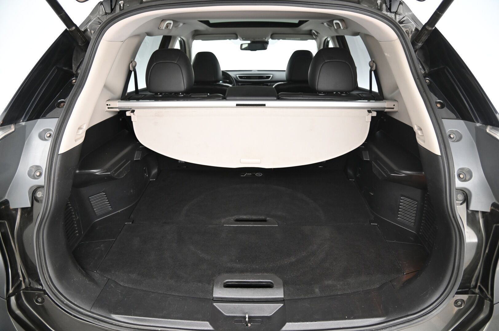 Nissan X-Trail 2017 dCi 130 Tekna 2WD Xtronic Moonroof - *Panoraama / Keyless / Navi / Lohko / Koukku*