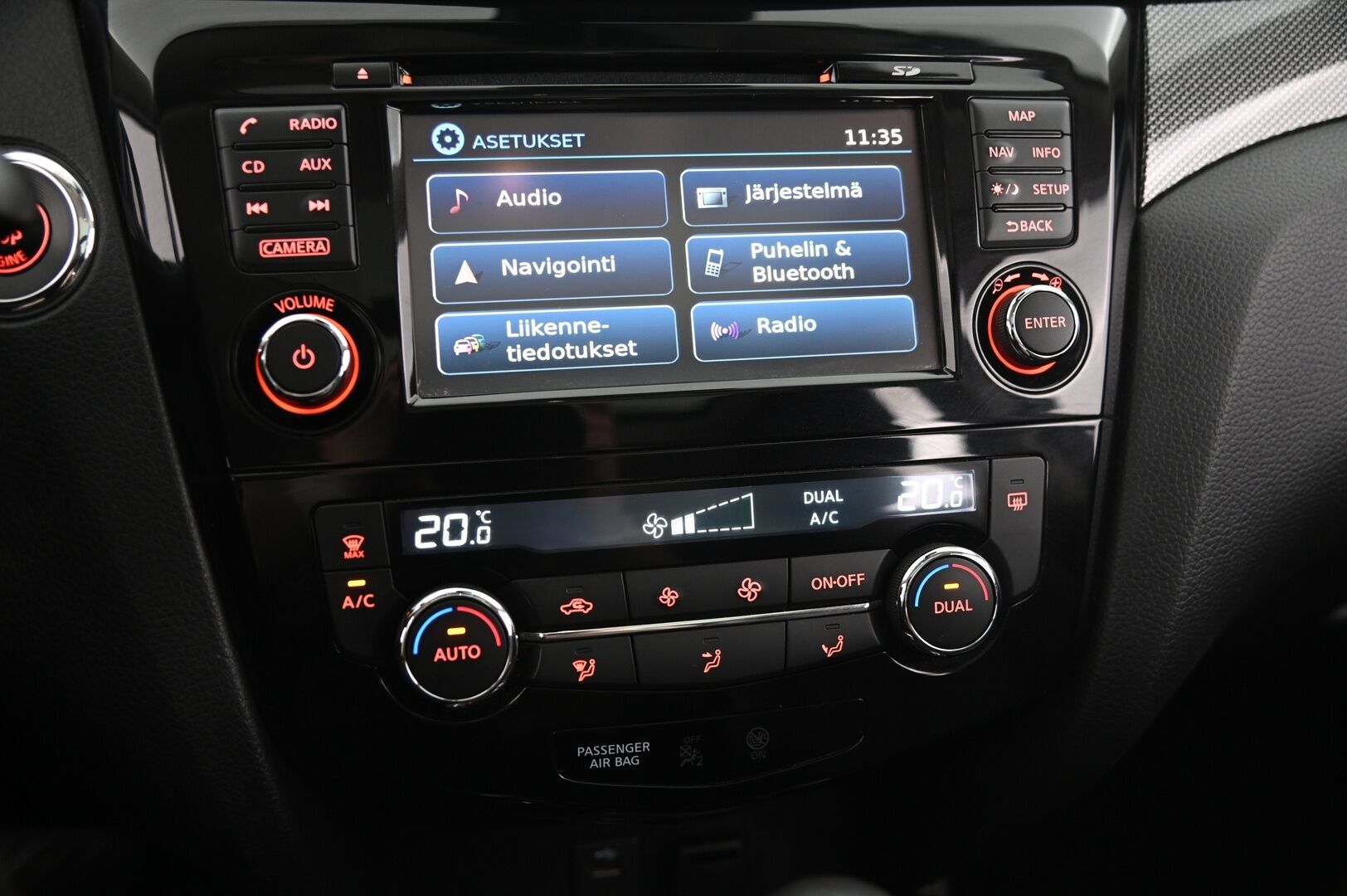 Nissan X-Trail 2017 dCi 130 Tekna 2WD Xtronic Moonroof - *Panoraama / Keyless / Navi / Lohko / Koukku*