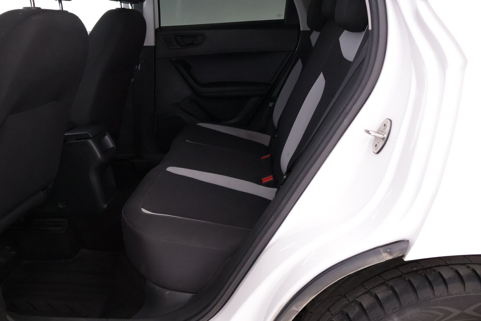 Seat Ateca 2017 1,6 TDI 115 Reference *Vakkari / Lohkolämmitin / Tutkat takana* - Juuri huollettu!