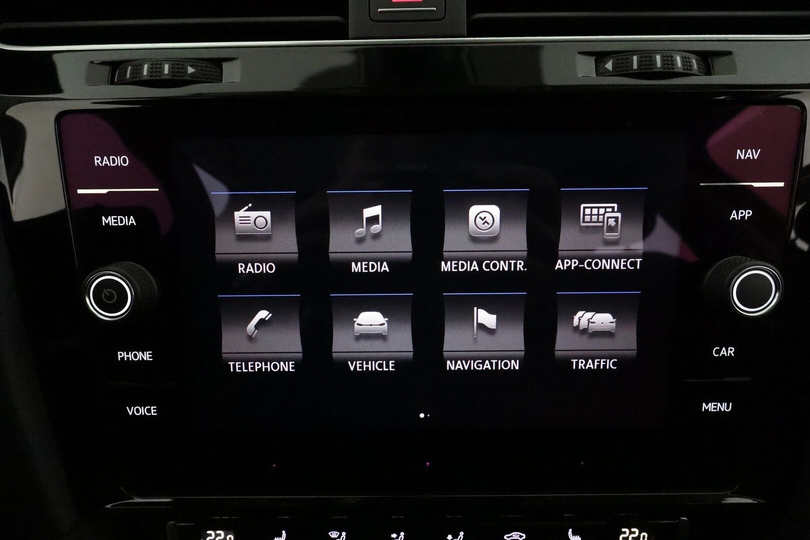 Volkswagen Golf 2017 Highline 1,4 TSI 92kW **ACC / Webasto / LED / Navi / P.kamera / KeylessGo / Digimittaristo** - Suomi-auto / Kahdet renkaat aluvanteilla