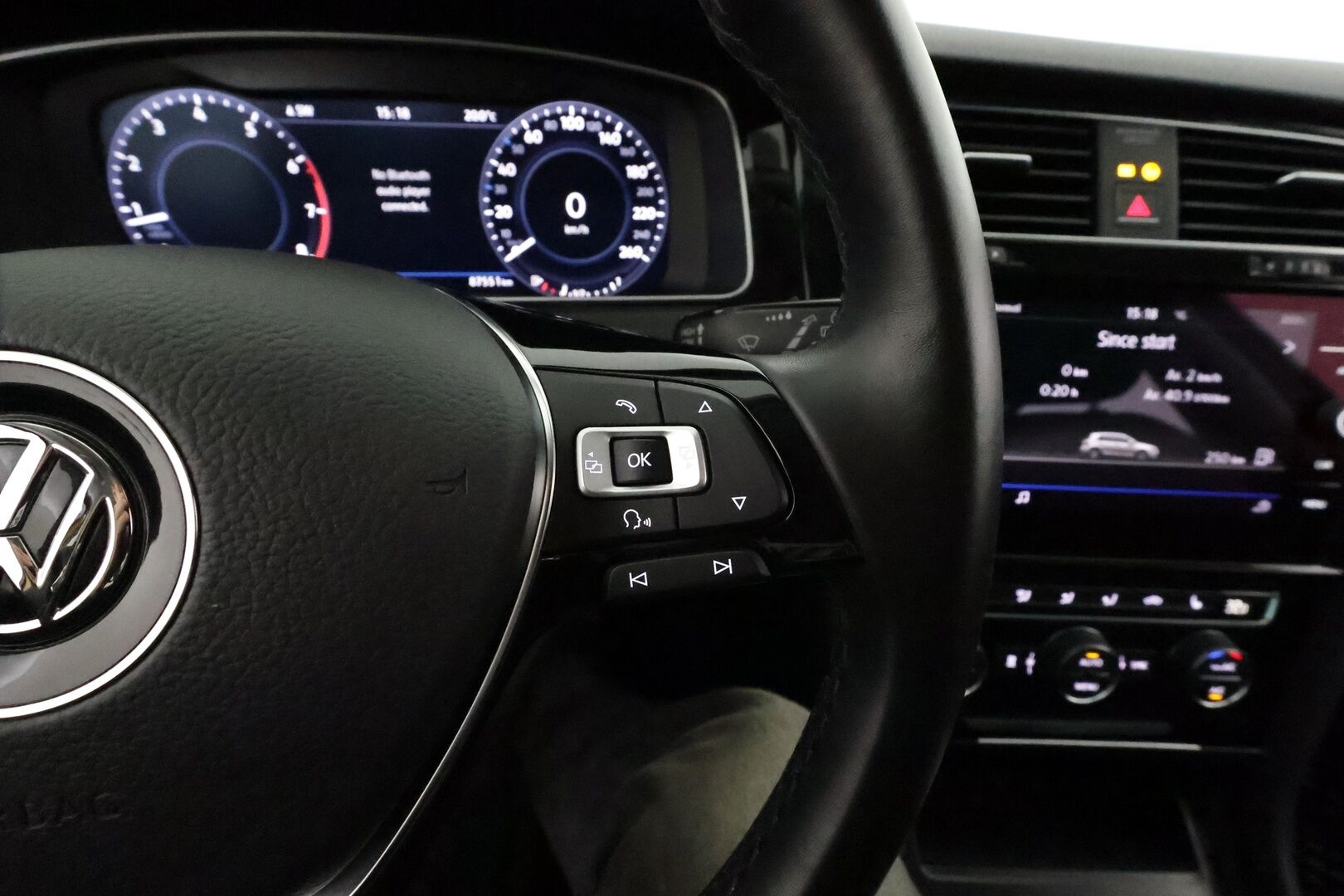 Volkswagen Golf 2017 Highline 1,4 TSI 92kW **ACC / Webasto / LED / Navi / P.kamera / KeylessGo / Digimittaristo** - Suomi-auto / Kahdet renkaat aluvanteilla