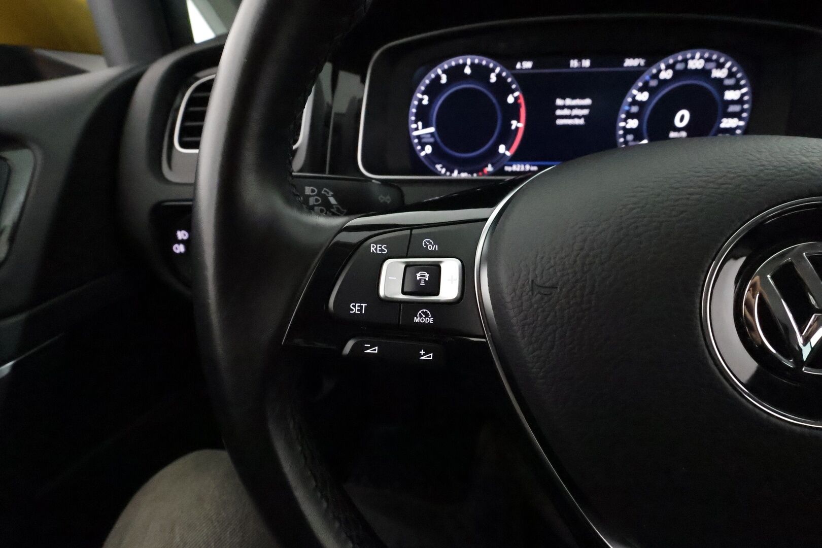 Volkswagen Golf 2017 Highline 1,4 TSI 92kW **ACC / Webasto / LED / Navi / P.kamera / KeylessGo / Digimittaristo** - Suomi-auto / Kahdet renkaat aluvanteilla