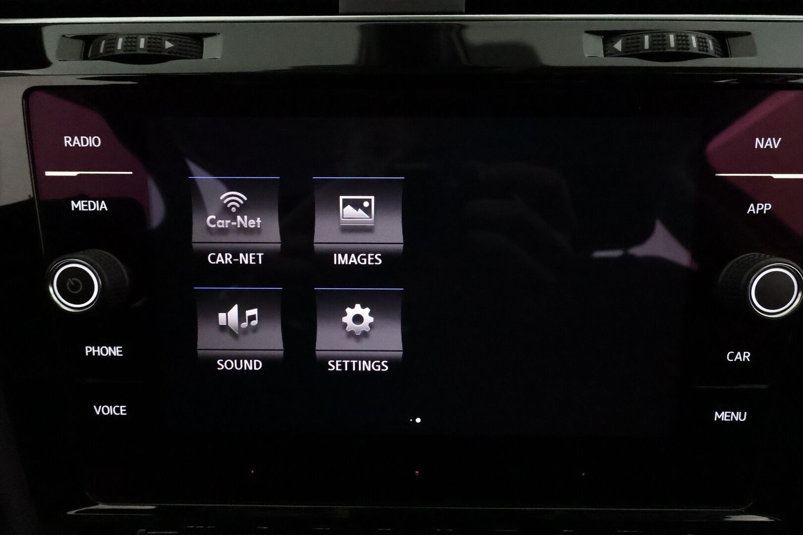 Volkswagen Golf 2017 Highline 1,4 TSI 92kW **ACC / Webasto / LED / Navi / P.kamera / KeylessGo / Digimittaristo** - Suomi-auto / Kahdet renkaat aluvanteilla