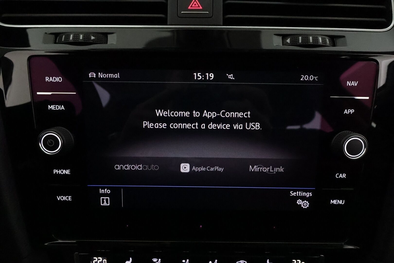 Volkswagen Golf 2017 Highline 1,4 TSI 92kW **ACC / Webasto / LED / Navi / P.kamera / KeylessGo / Digimittaristo** - Suomi-auto / Kahdet renkaat aluvanteilla