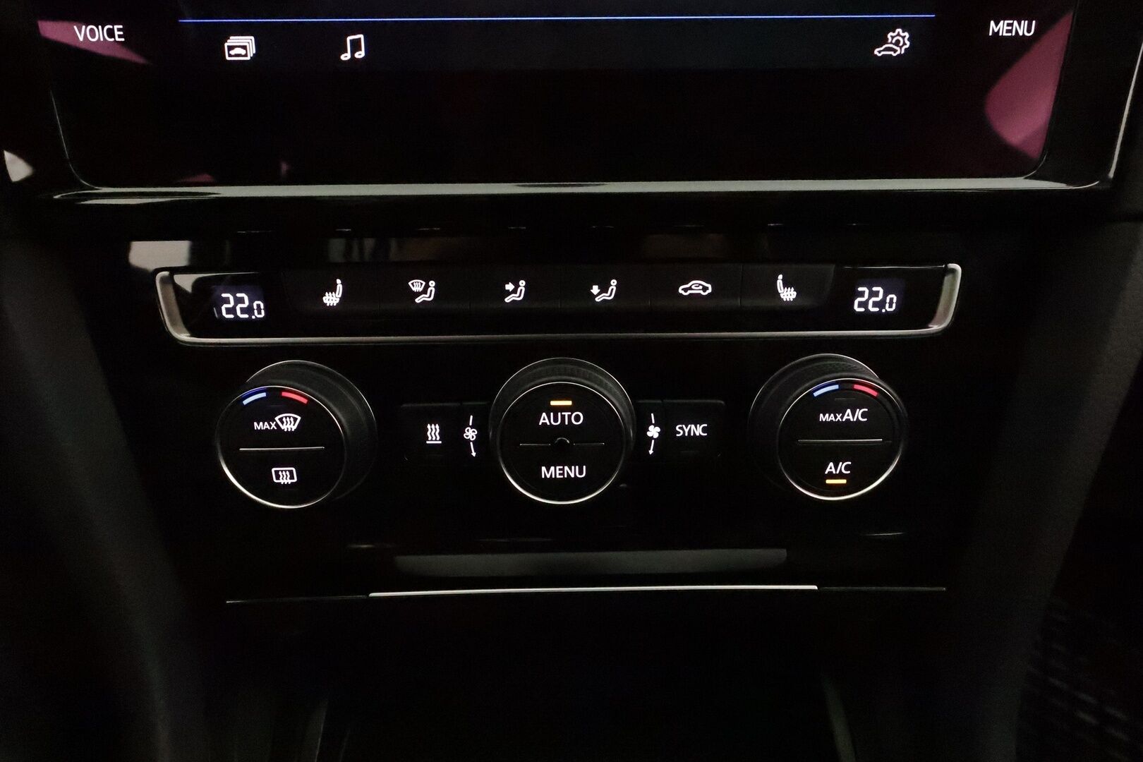 Volkswagen Golf 2017 Highline 1,4 TSI 92kW **ACC / Webasto / LED / Navi / P.kamera / KeylessGo / Digimittaristo** - Suomi-auto / Kahdet renkaat aluvanteilla