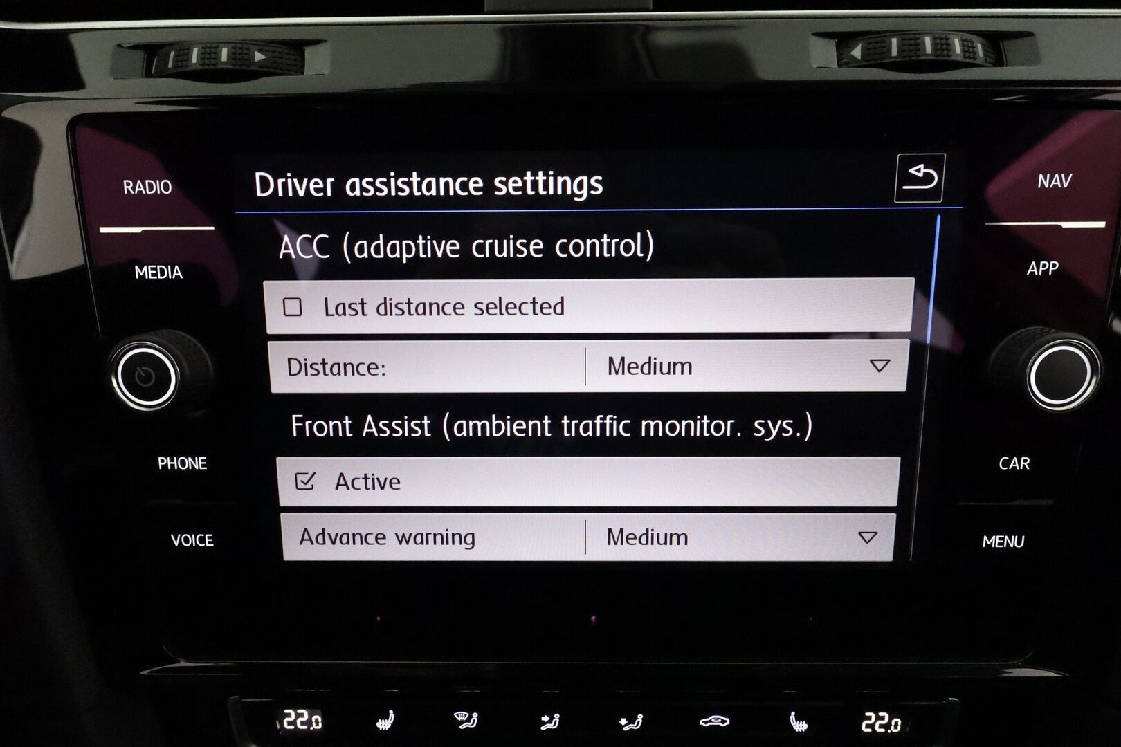 Volkswagen Golf 2017 Highline 1,4 TSI 92kW **ACC / Webasto / LED / Navi / P.kamera / KeylessGo / Digimittaristo** - Suomi-auto / Kahdet renkaat aluvanteilla