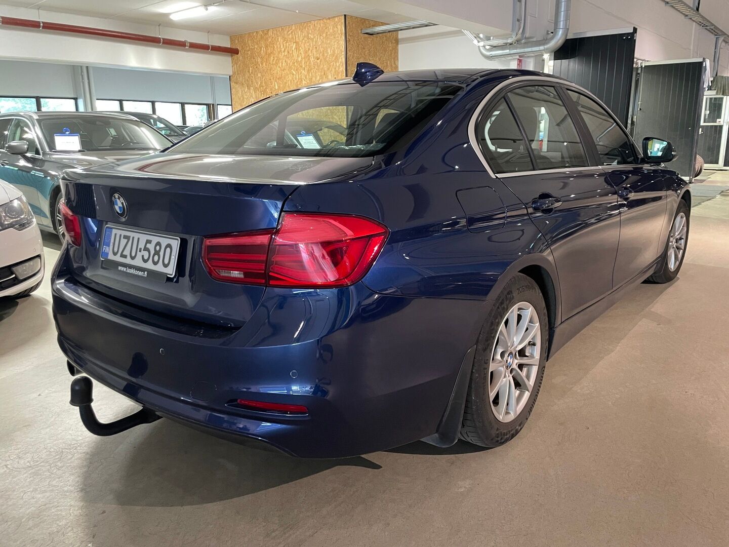 BMW 318 2017 F30 Sedan 318i A Business - | 1-om. | Koukku | Vakkari | Tutka | Lohko | LED | Siistikuntoinen ja hyvin huollettu | Suomiauto |