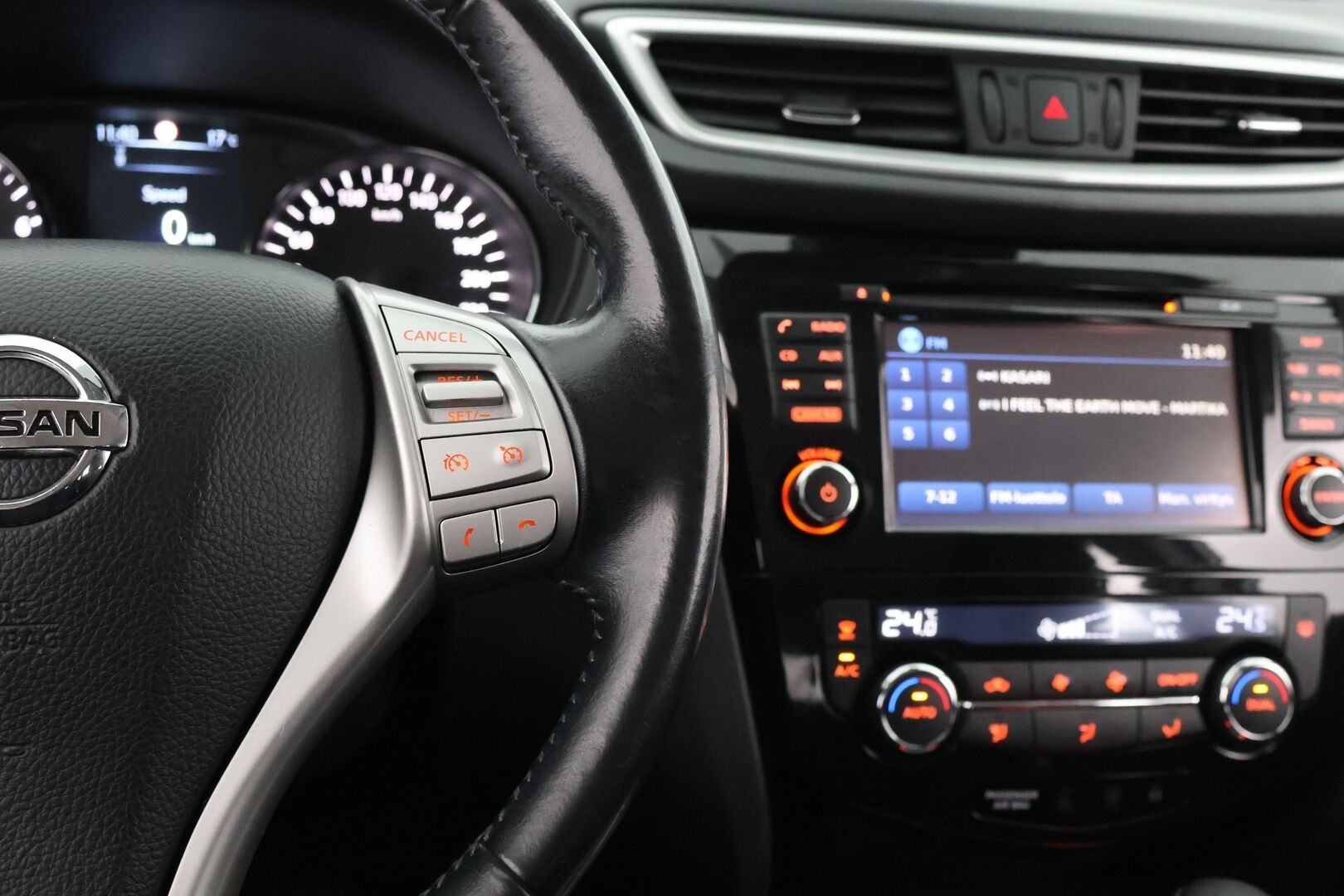 Nissan Qashqai 2017 DIG-T 115 N-Connecta 2WD Xtronic - Suomi-auto | 360-kamera | Lohkolämmitin | Vakkari | Lämmitettävä tuulilasi