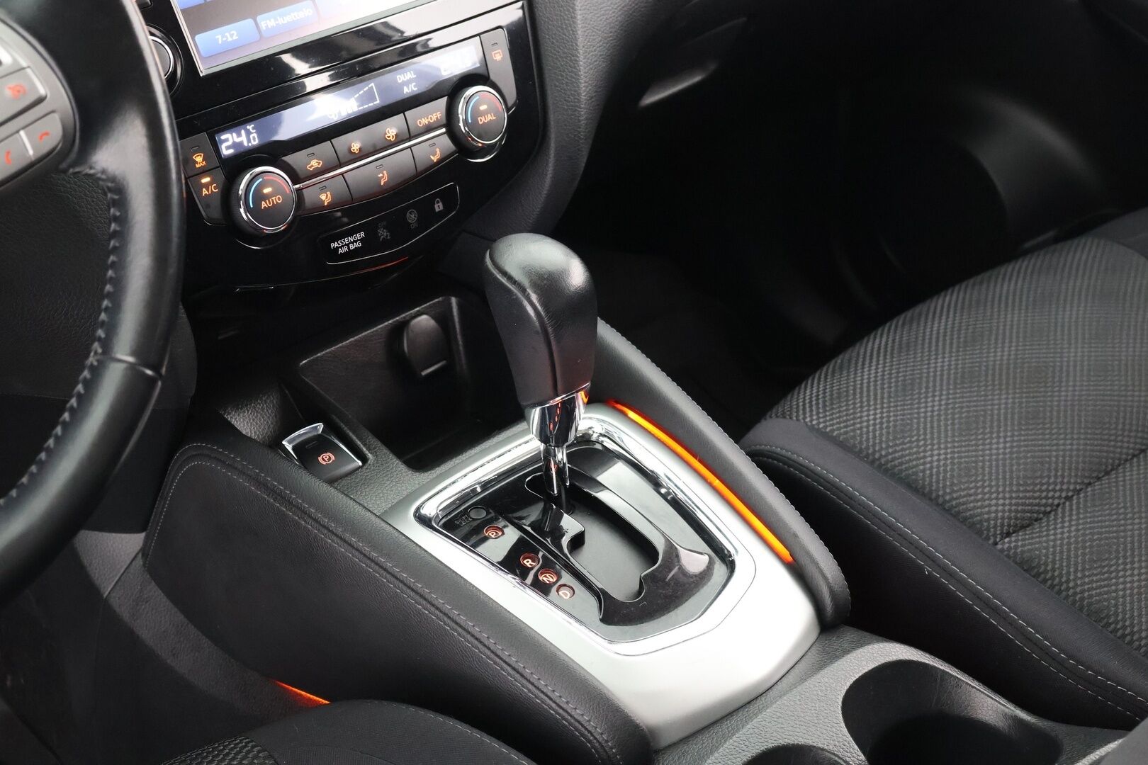 Nissan Qashqai 2017 DIG-T 115 N-Connecta 2WD Xtronic - Suomi-auto | 360-kamera | Lohkolämmitin | Vakkari | Lämmitettävä tuulilasi