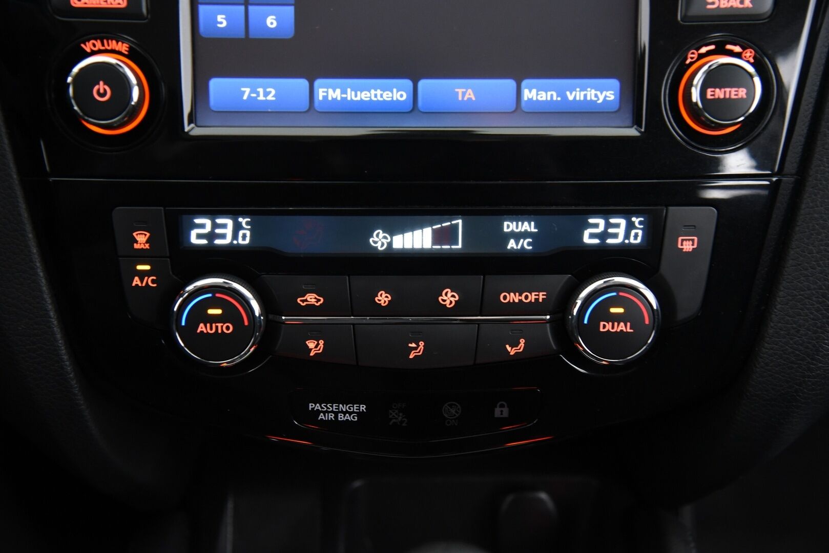 Nissan Qashqai 2017 DIG-T 115 N-Connecta 2WD Xtronic / 360-kamera / Lohkolämmitin / Suomi-auto / Vakkari - Suomi-auto / Lämmitettävä tuulilasi