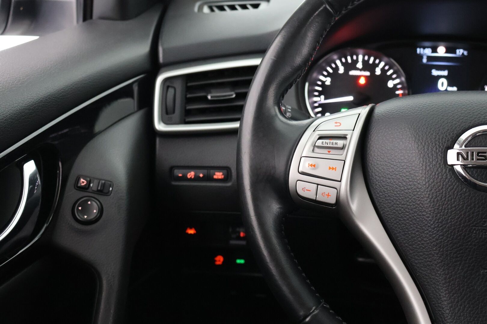 Nissan Qashqai 2017 DIG-T 115 N-Connecta 2WD Xtronic - Suomi-auto | 360-kamera | Lohkolämmitin | Vakkari | Lämmitettävä tuulilasi