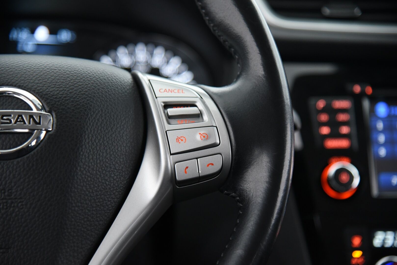 Nissan Qashqai 2017 DIG-T 115 N-Connecta 2WD Xtronic / 360-kamera / Lohkolämmitin / Suomi-auto / Vakkari - Suomi-auto / Lämmitettävä tuulilasi