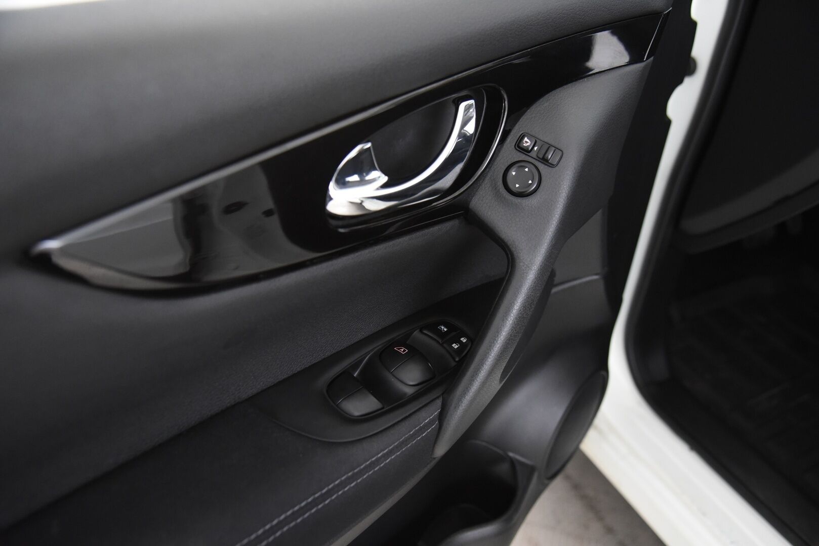 Nissan Qashqai 2017 DIG-T 115 N-Connecta 2WD Xtronic / 360-kamera / Lohkolämmitin / Suomi-auto / Vakkari - Suomi-auto / Lämmitettävä tuulilasi