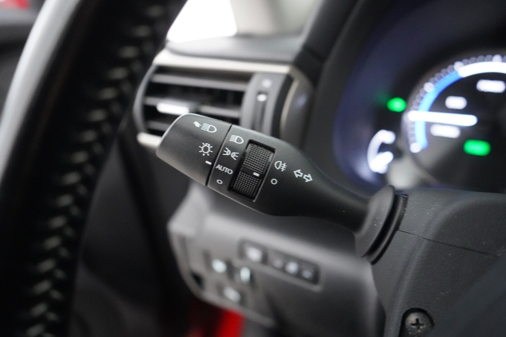 Lexus IS 2017 300h Hybrid A Comfort - Suomi-auto | Vakkari | Lohko | Keyless | Puolinahat | Tutka | Kahdet renkaat alumiinivanteilla | Juuri katsatettu | Särmä huoltohistoria |