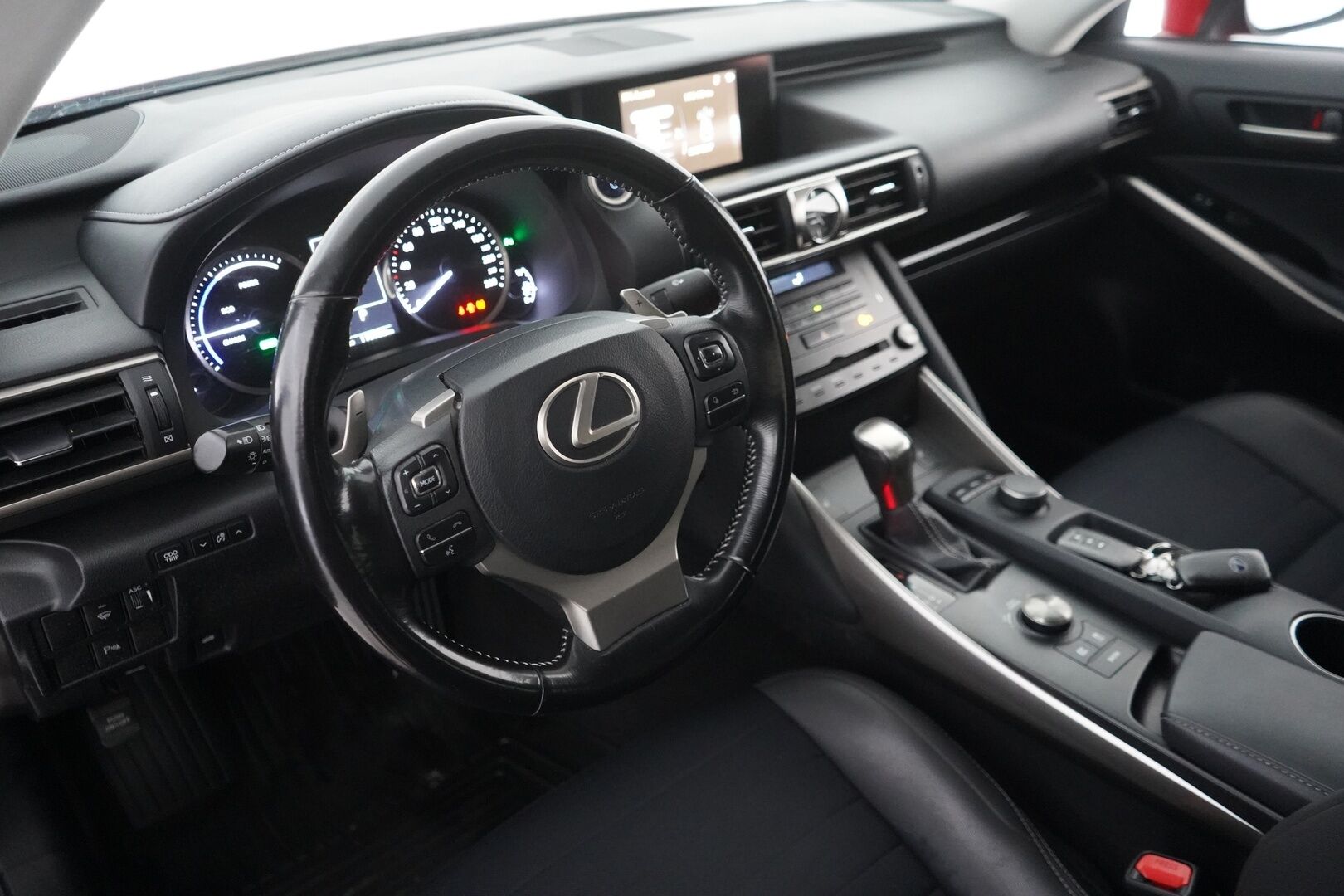 Lexus IS 2017 300h Hybrid A Comfort - Suomi-auto | Vakkari | Lohko | Keyless | Puolinahat | Tutka | Kahdet renkaat alumiinivanteilla | Juuri katsatettu | Särmä huoltohistoria |