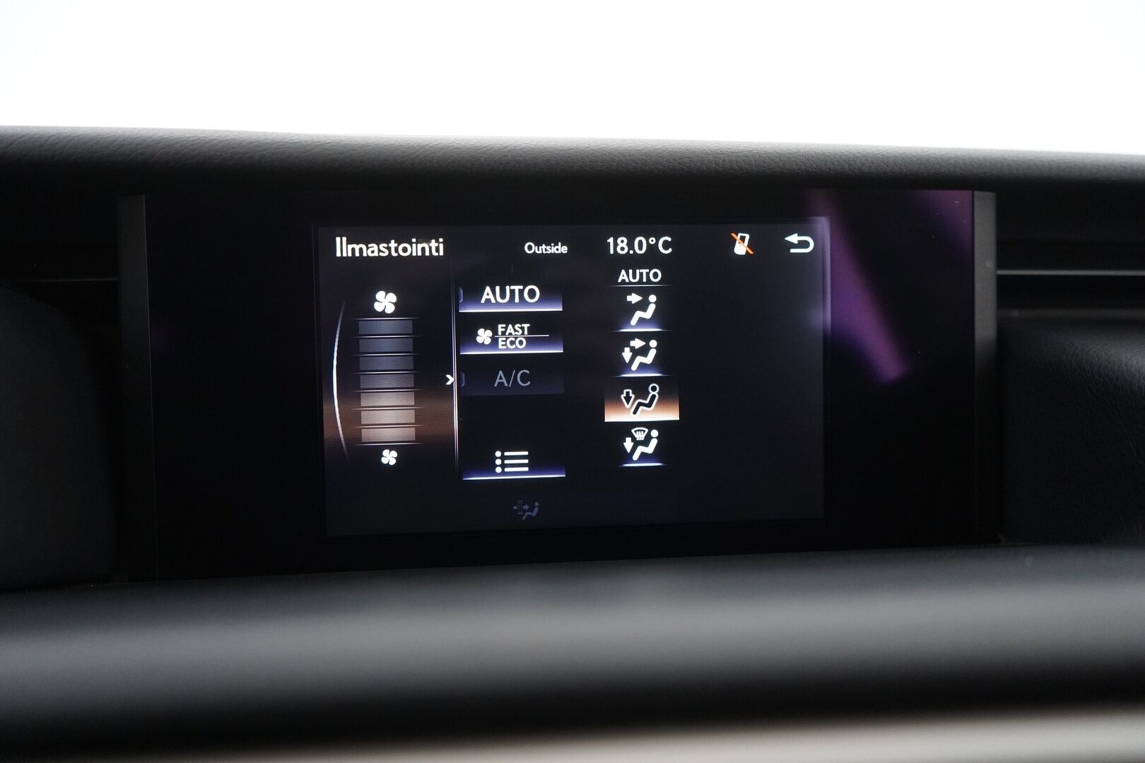 Lexus IS 2017 300h Hybrid A Comfort - Suomi-auto | Vakkari | Lohko | Keyless | Puolinahat | Tutka | Kahdet renkaat alumiinivanteilla | Juuri katsatettu | Särmä huoltohistoria |