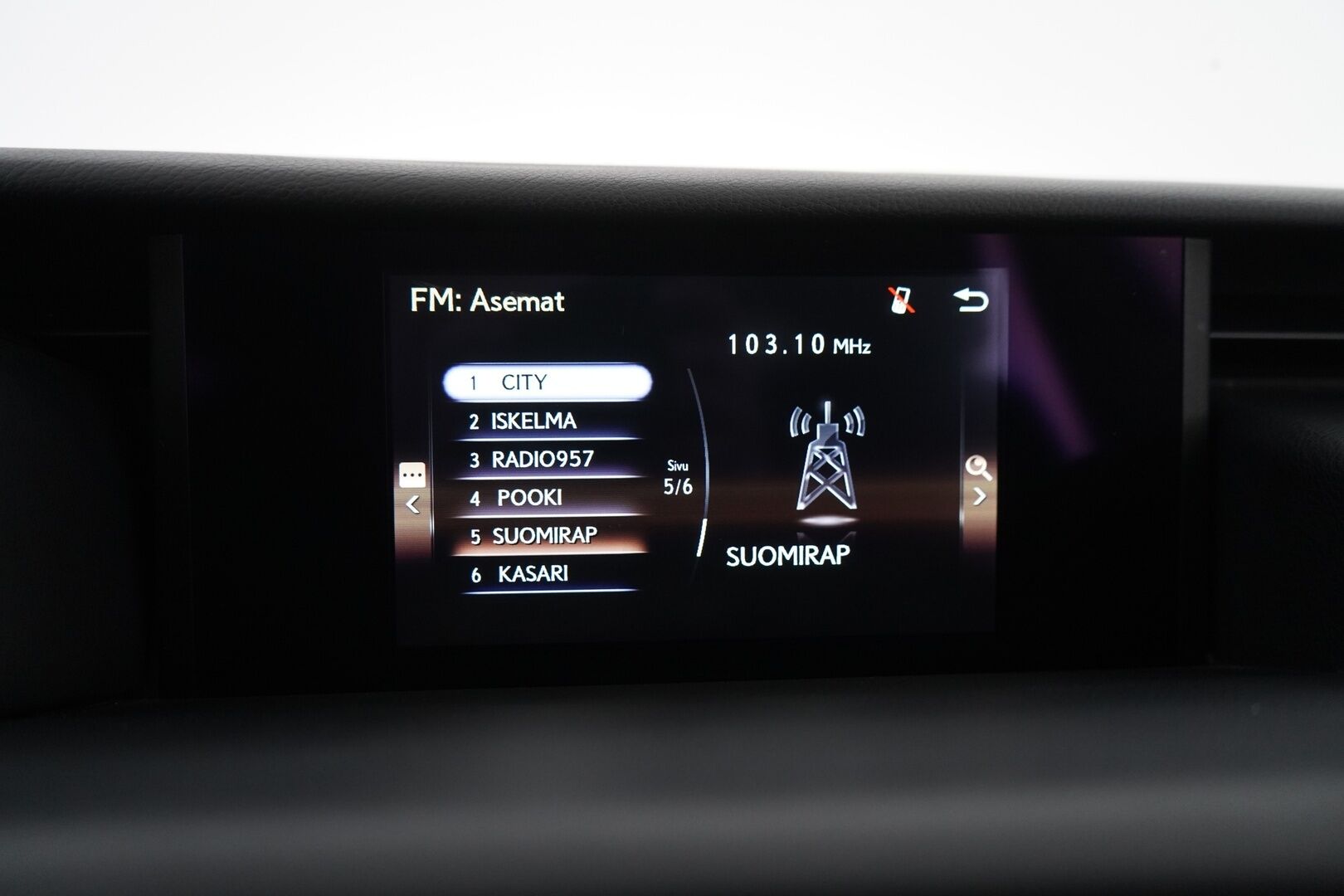 Lexus IS 2017 300h Hybrid A Comfort - Suomi-auto | Vakkari | Lohko | Keyless | Puolinahat | Tutka | Kahdet renkaat alumiinivanteilla | Juuri katsatettu | Särmä huoltohistoria |